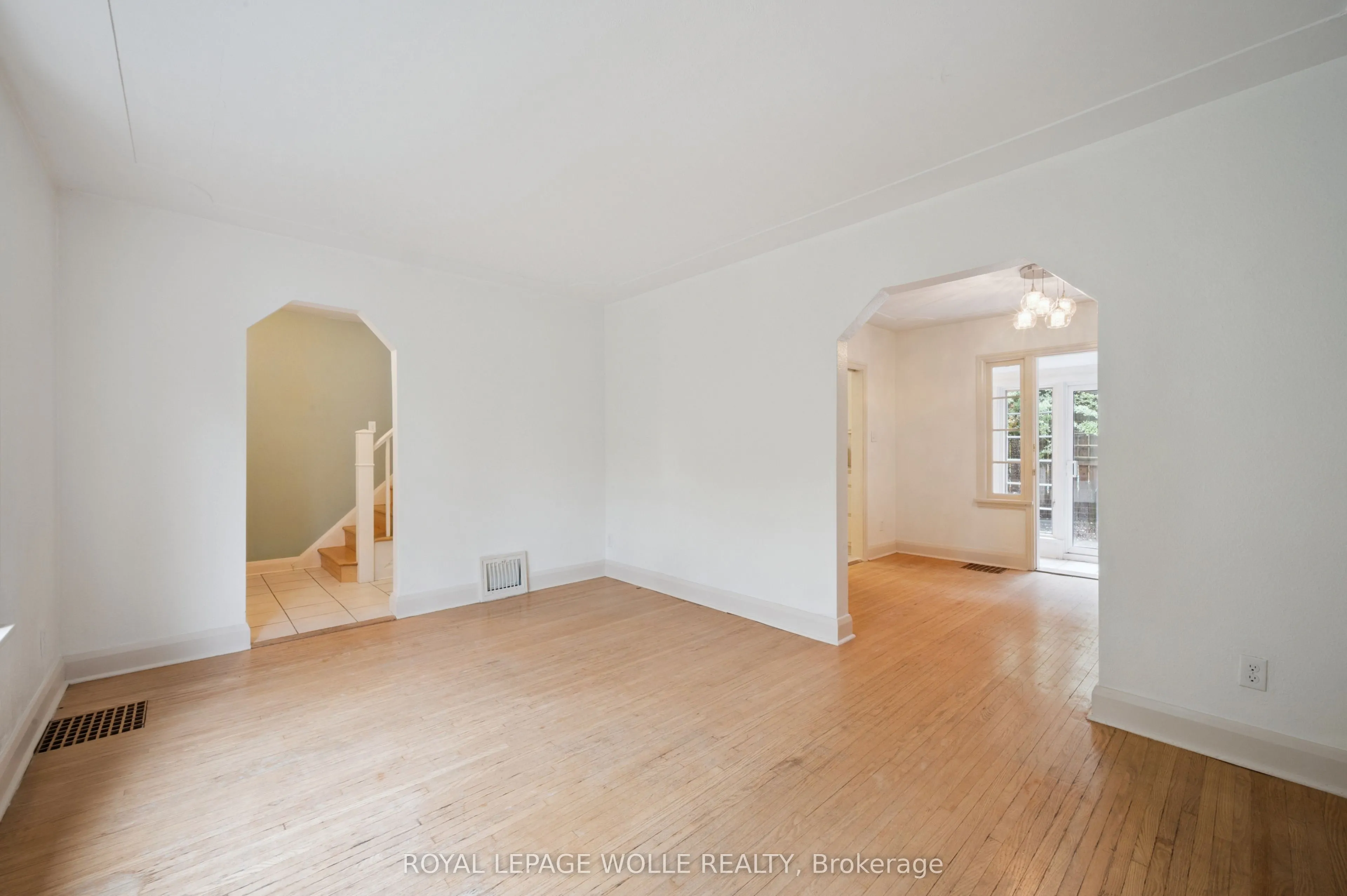 103 Dunbar Road S