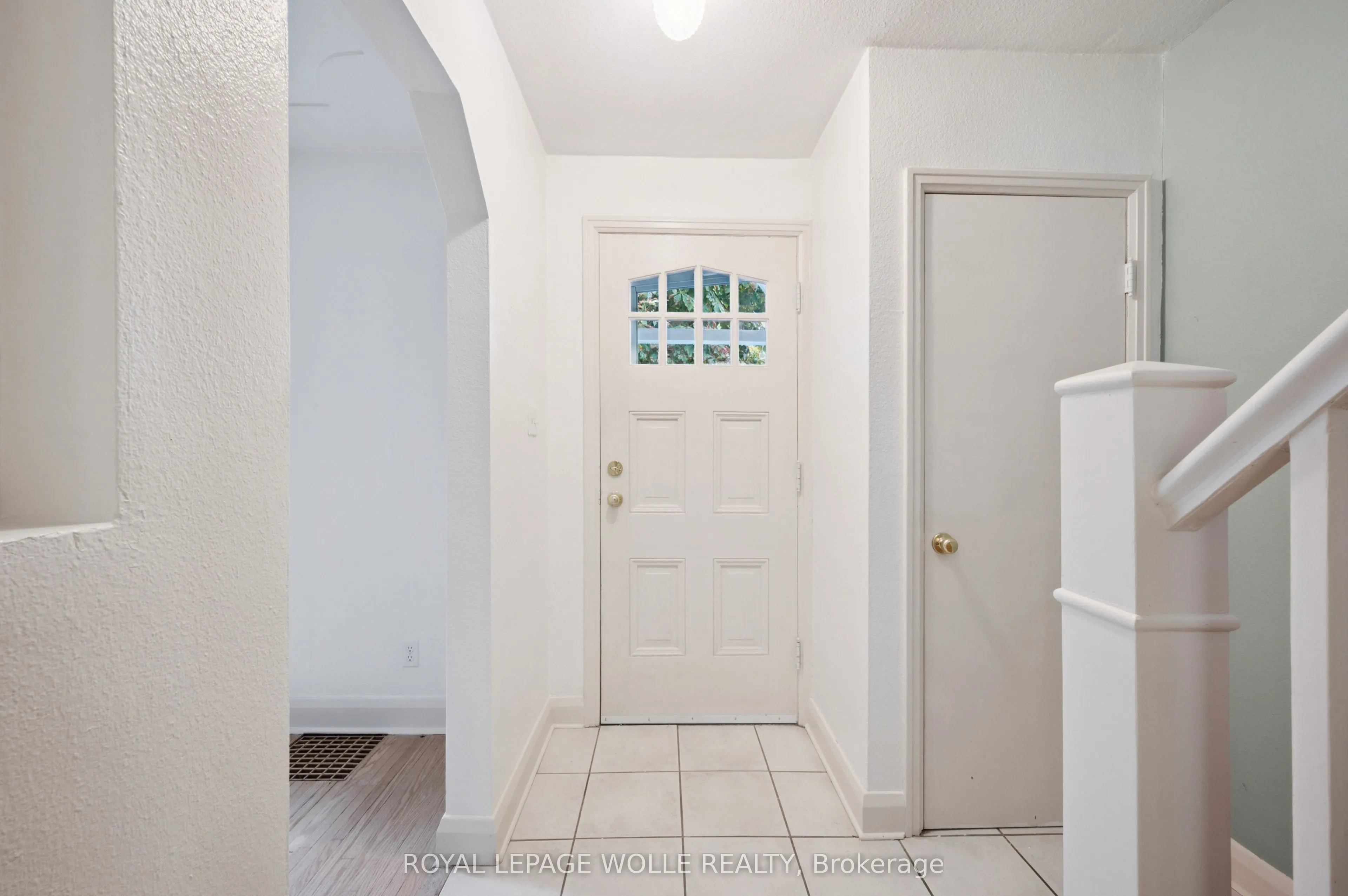 103 Dunbar Road S