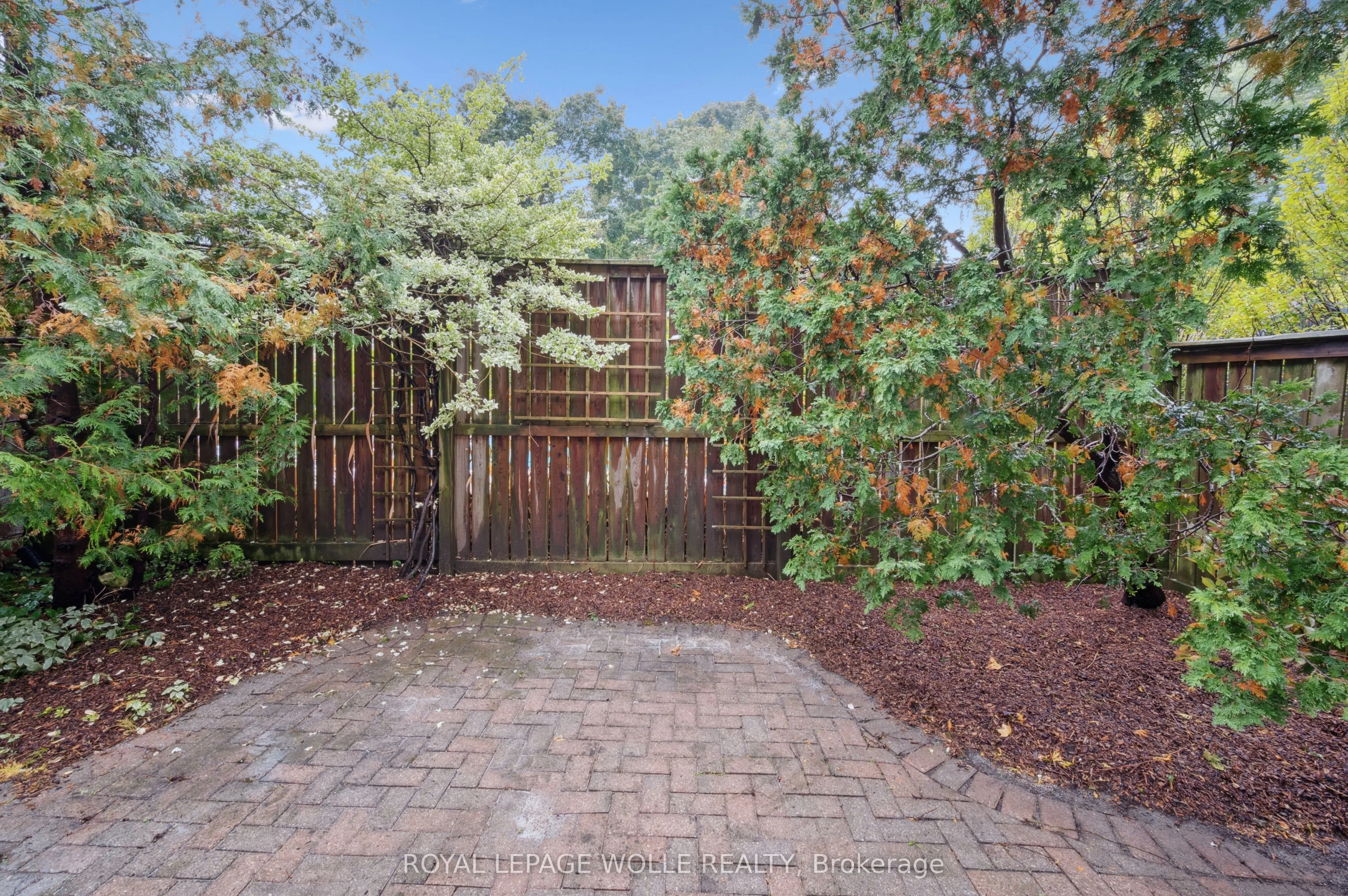 103 Dunbar Road S