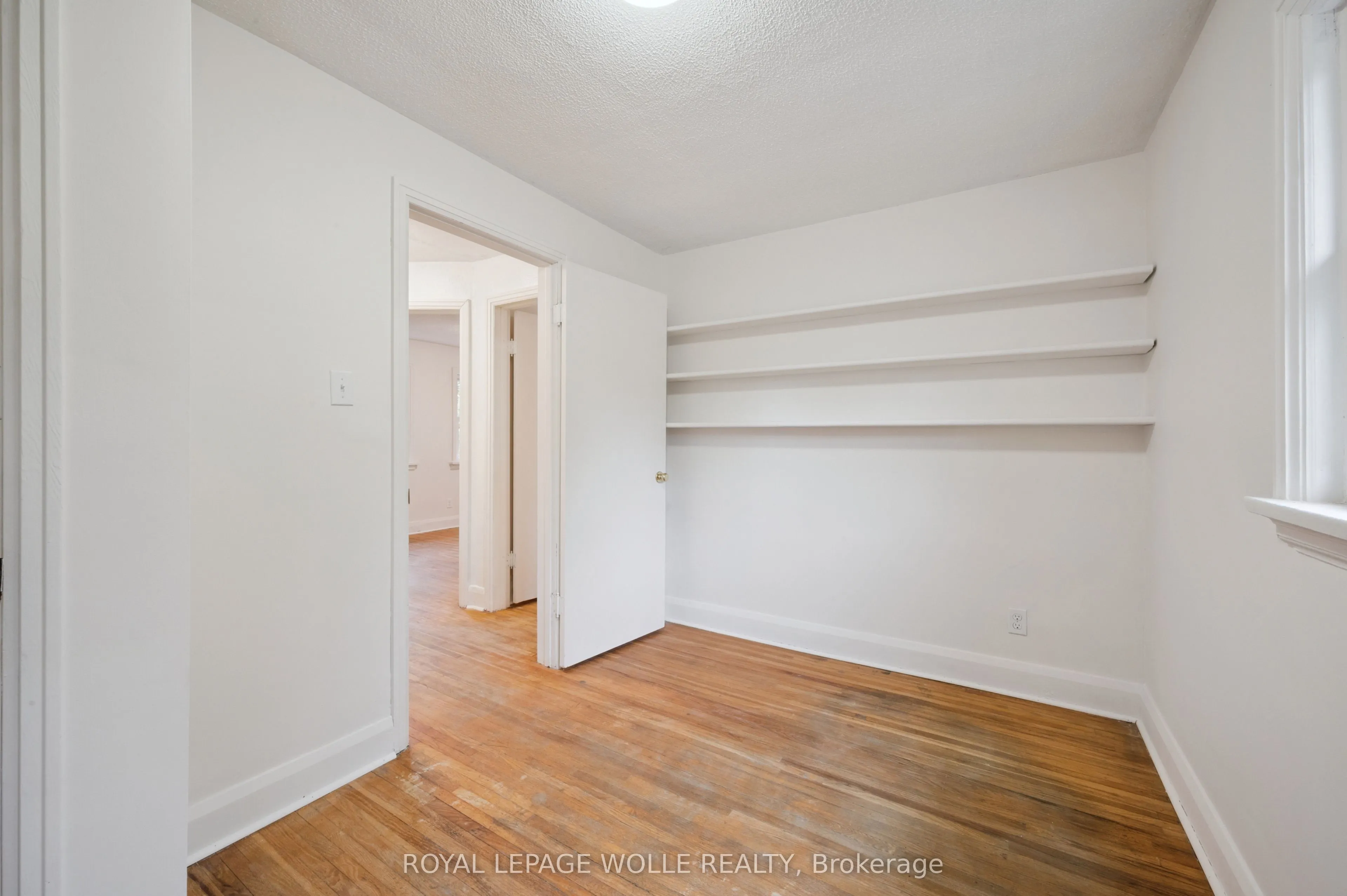 103 Dunbar Road S
