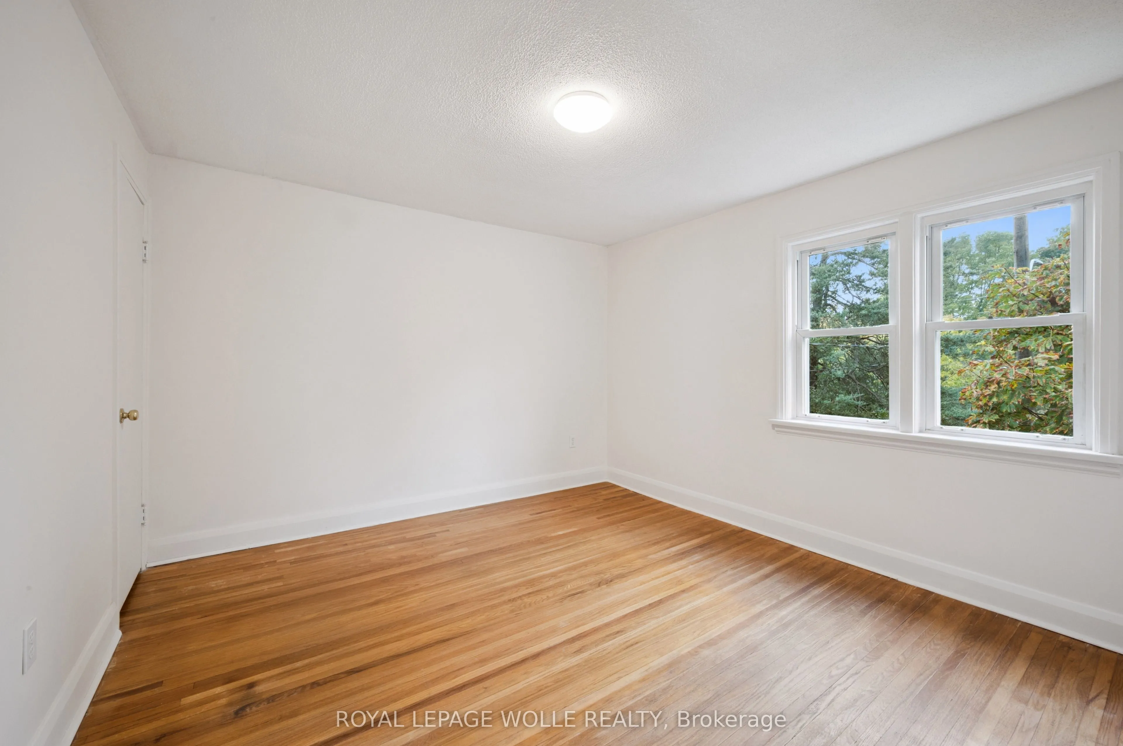 103 Dunbar Road S