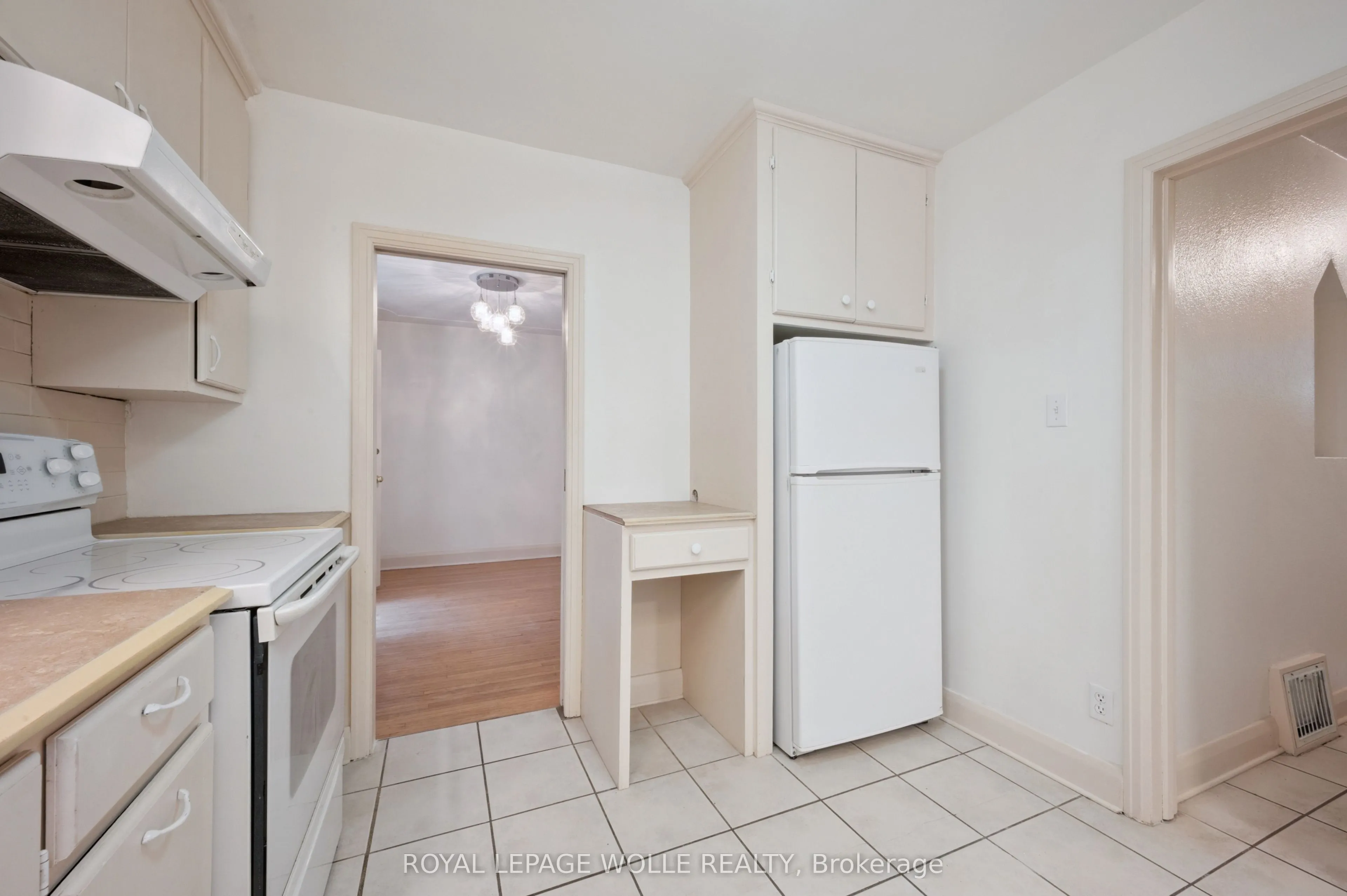 103 Dunbar Road S