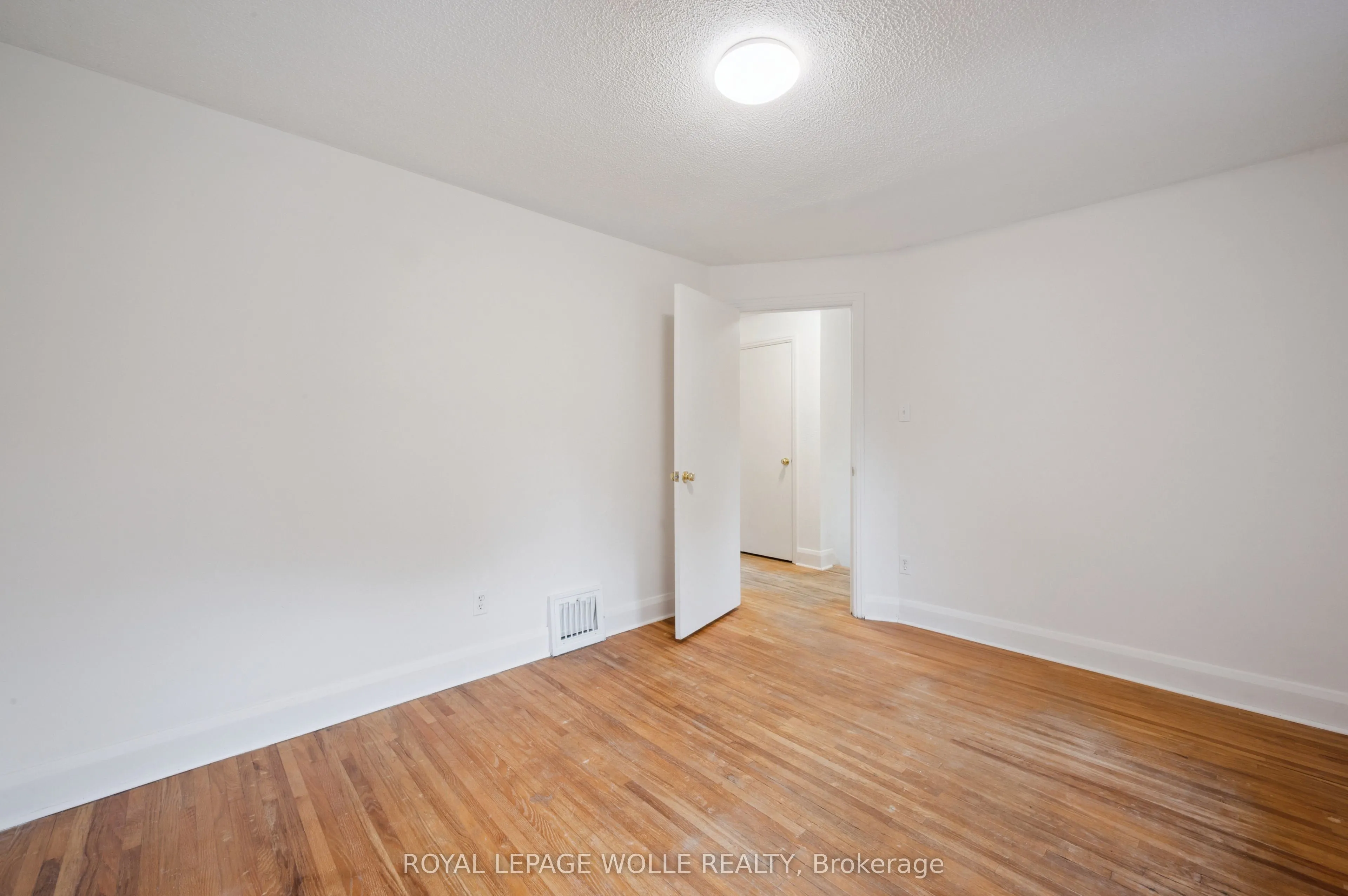 103 Dunbar Road S