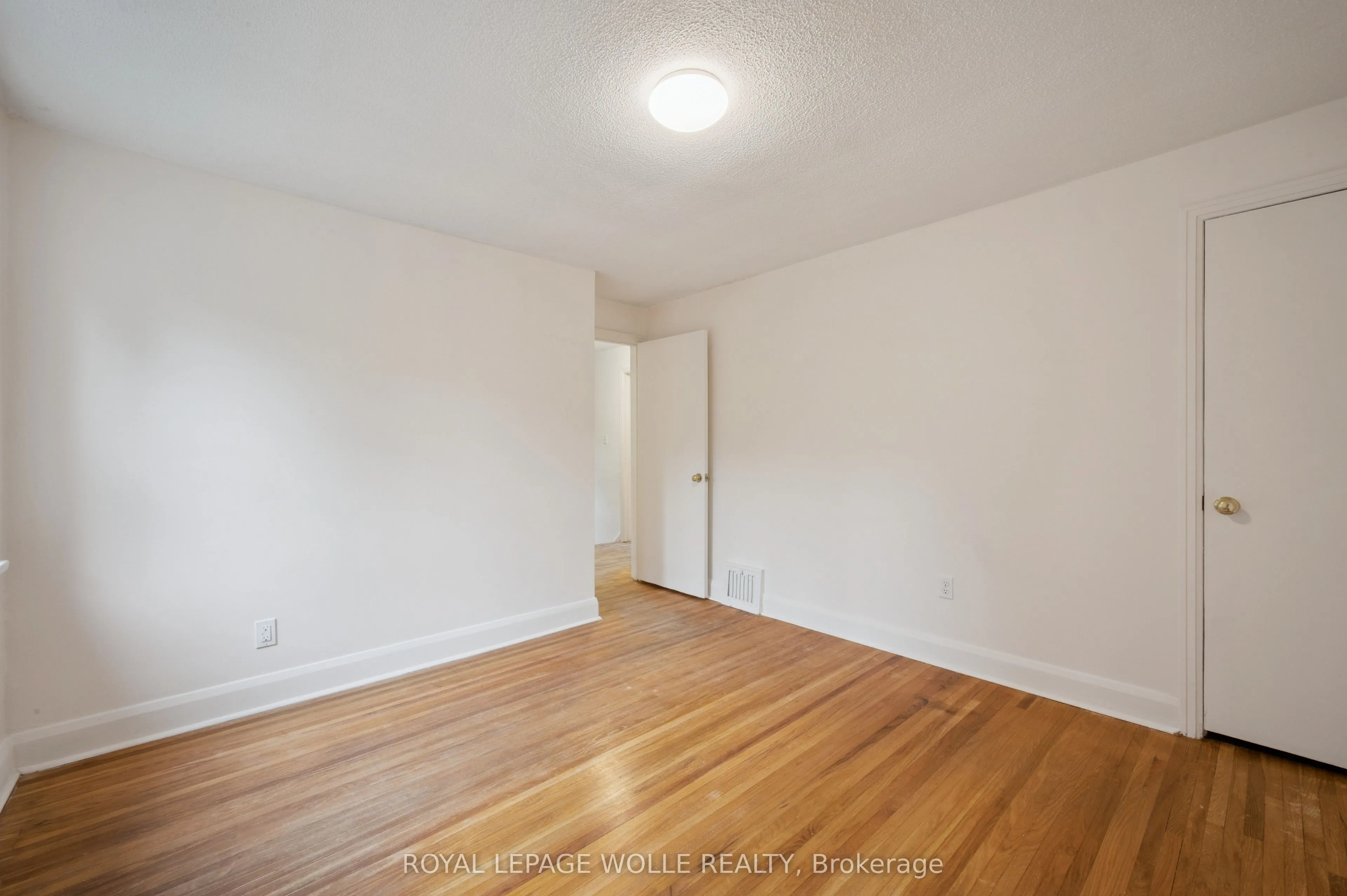 103 Dunbar Road S