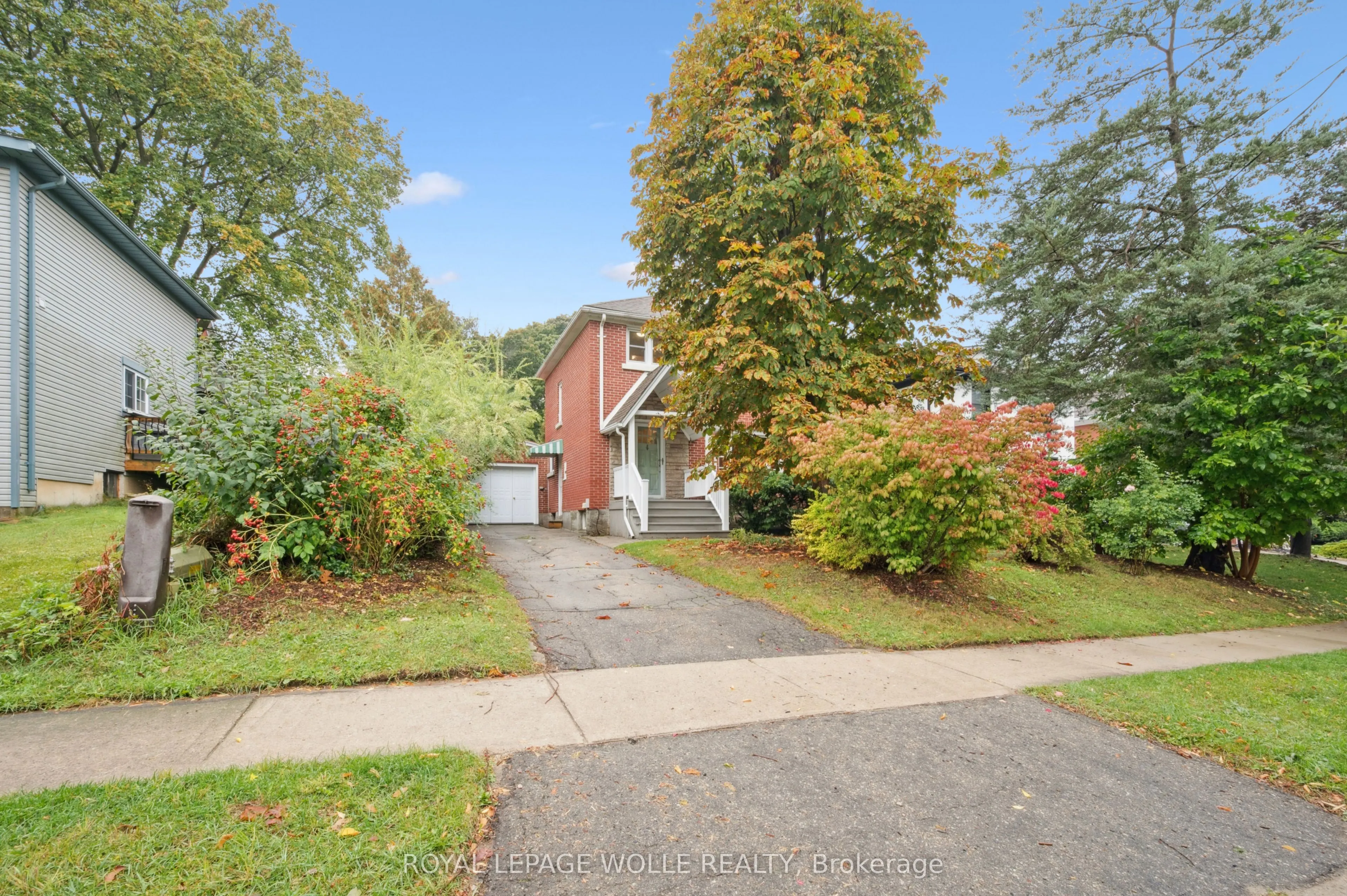 103 Dunbar Road S