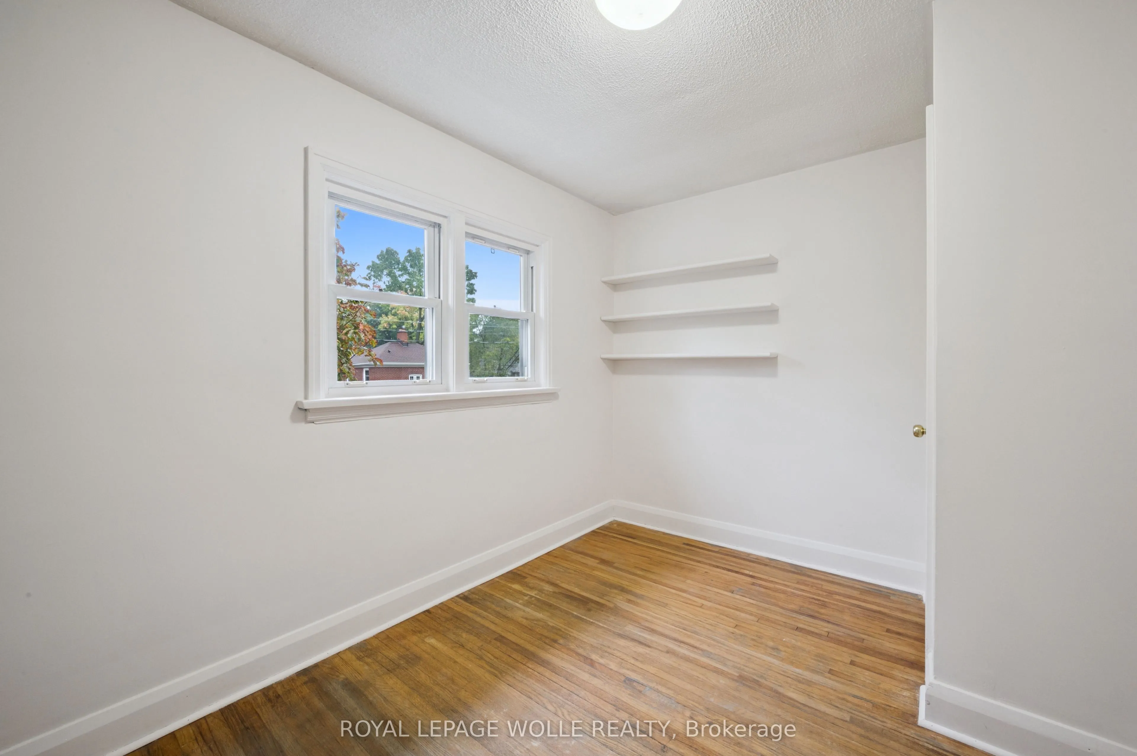103 Dunbar Road S