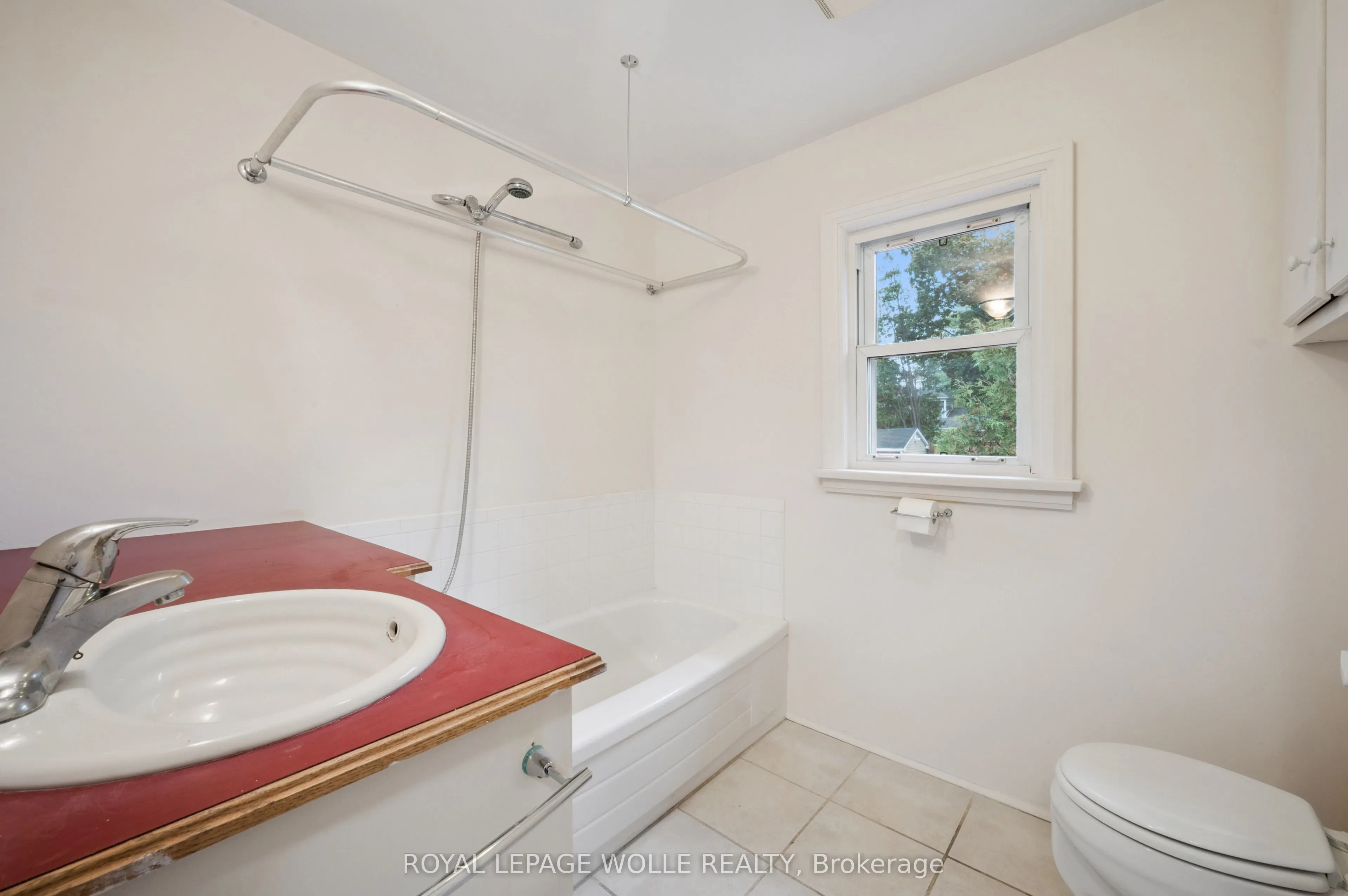 103 Dunbar Road S