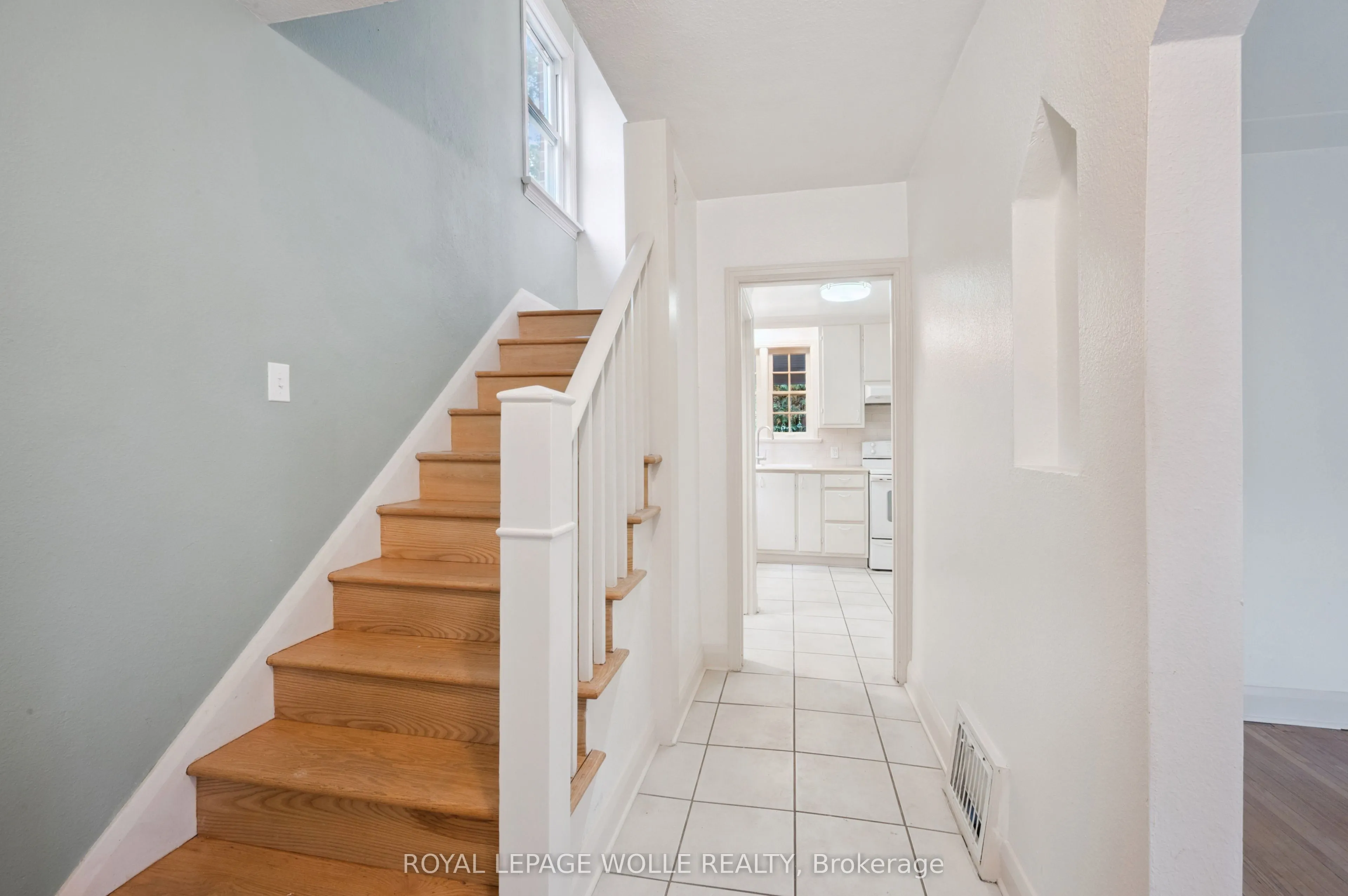 103 Dunbar Road S