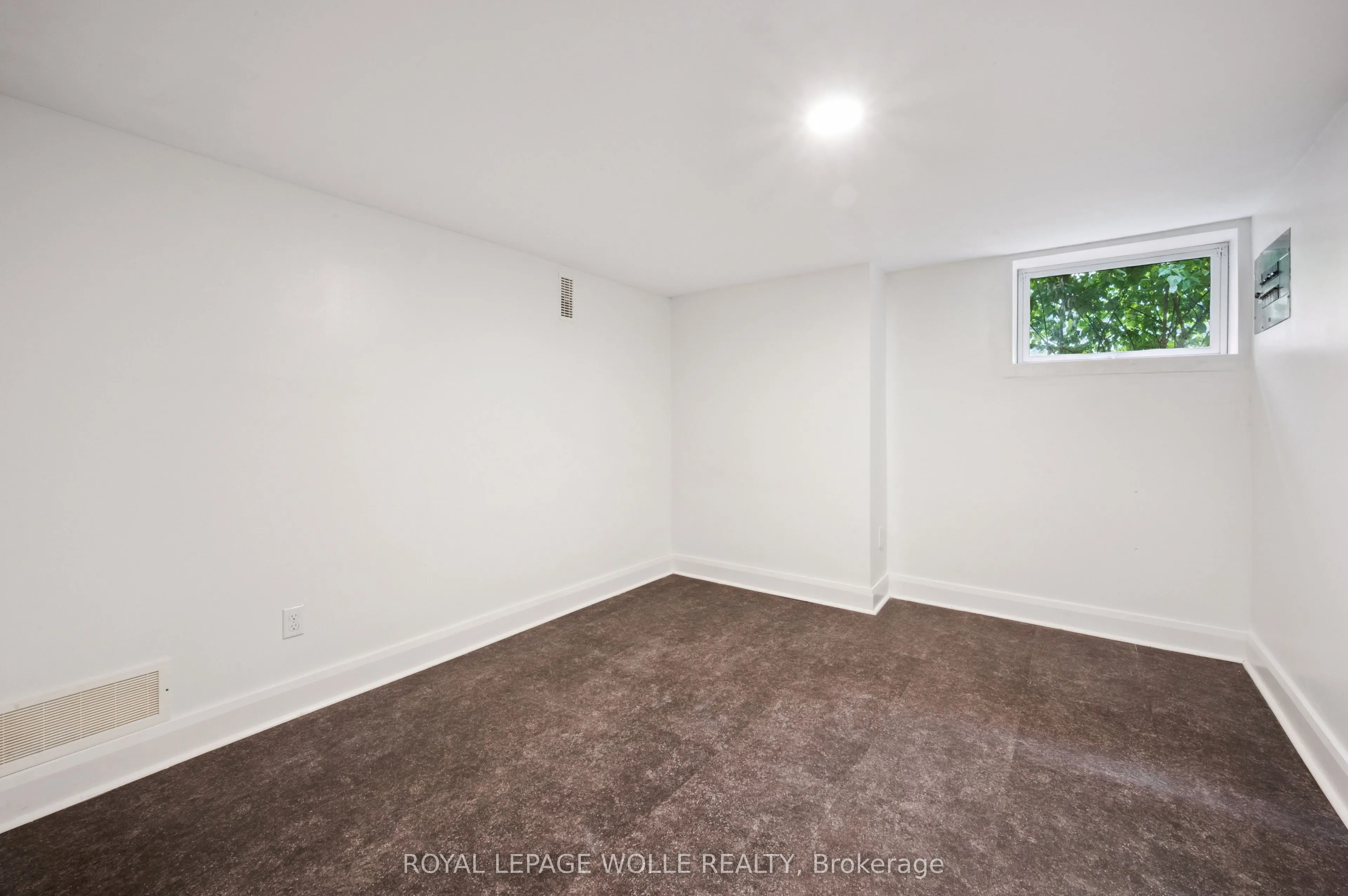 103 Dunbar Road S