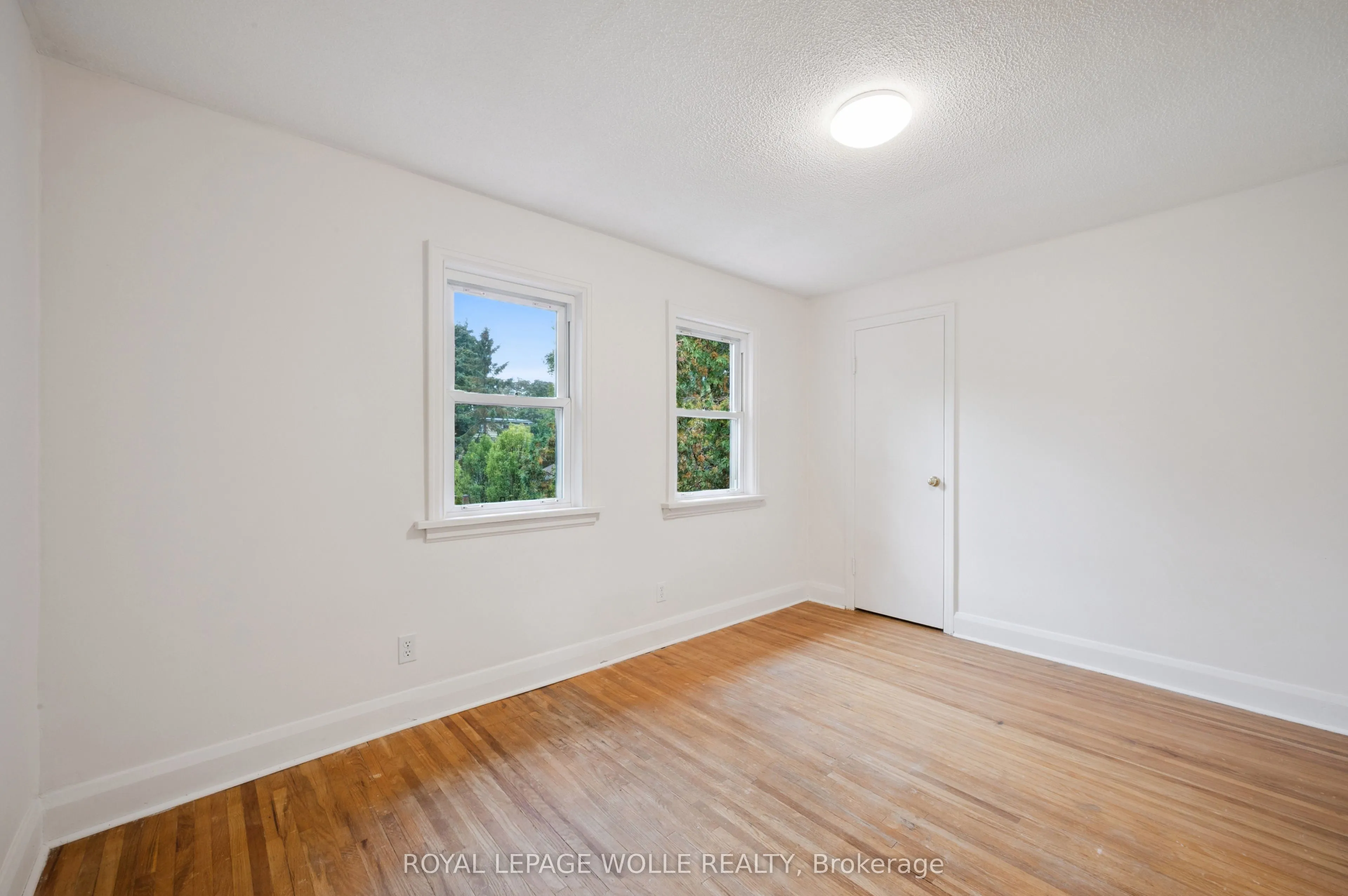 103 Dunbar Road S