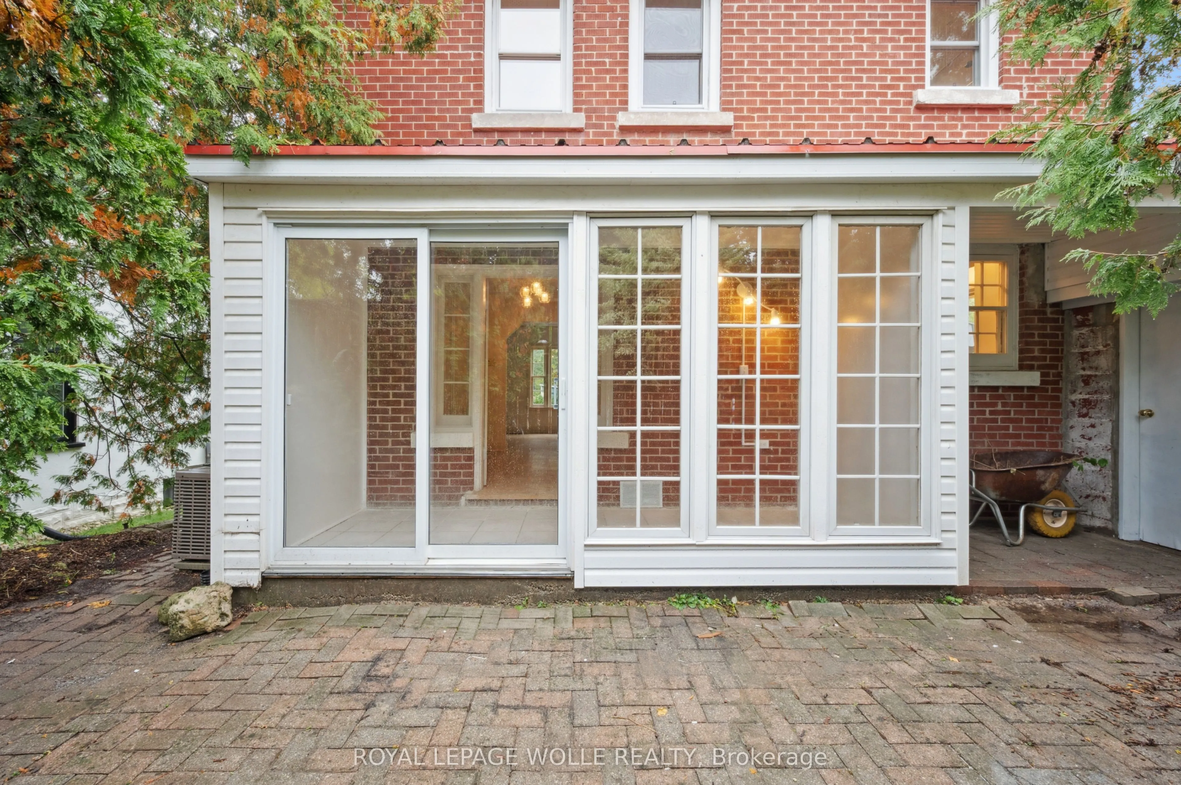 103 Dunbar Road S