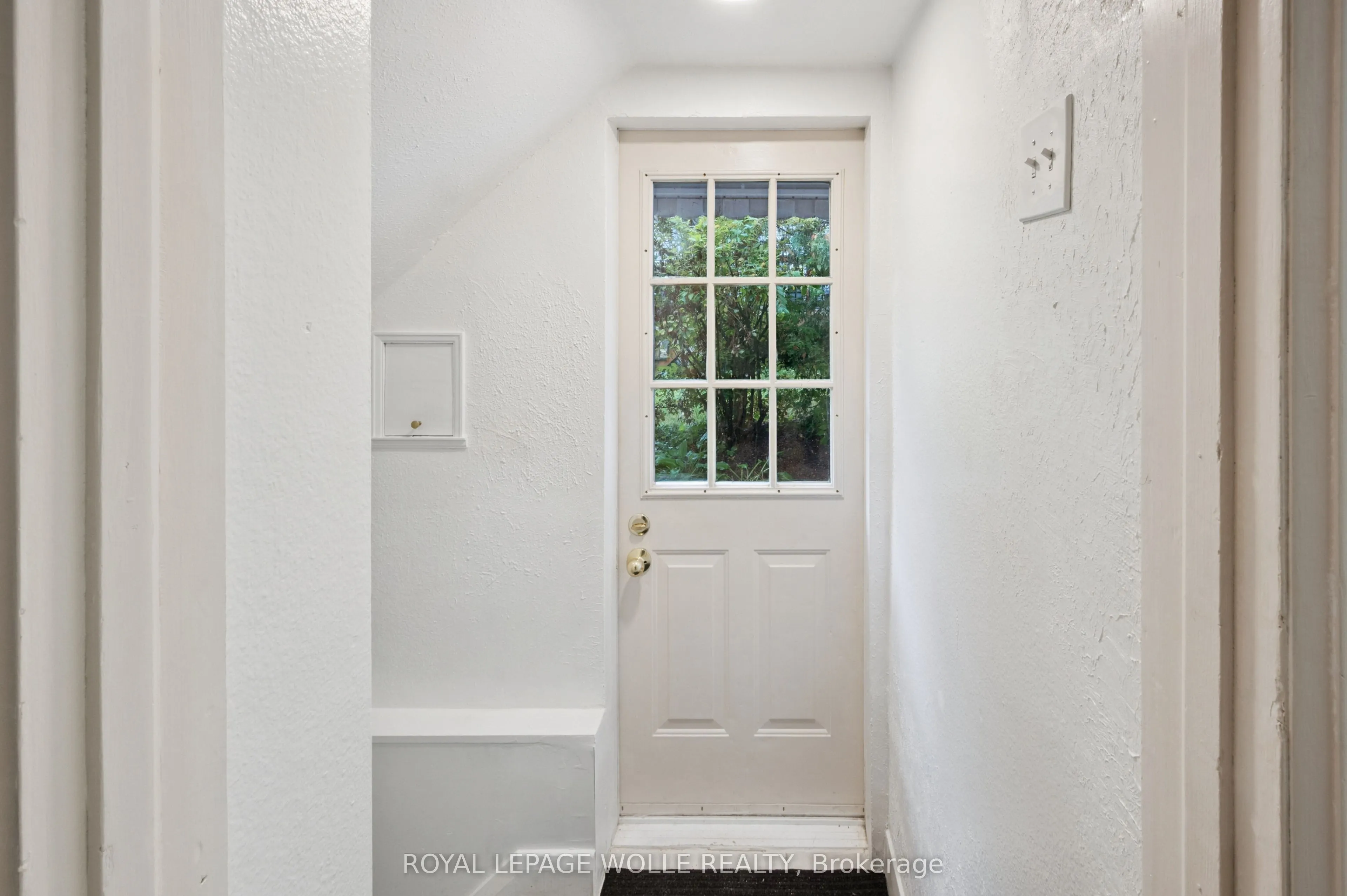 103 Dunbar Road S