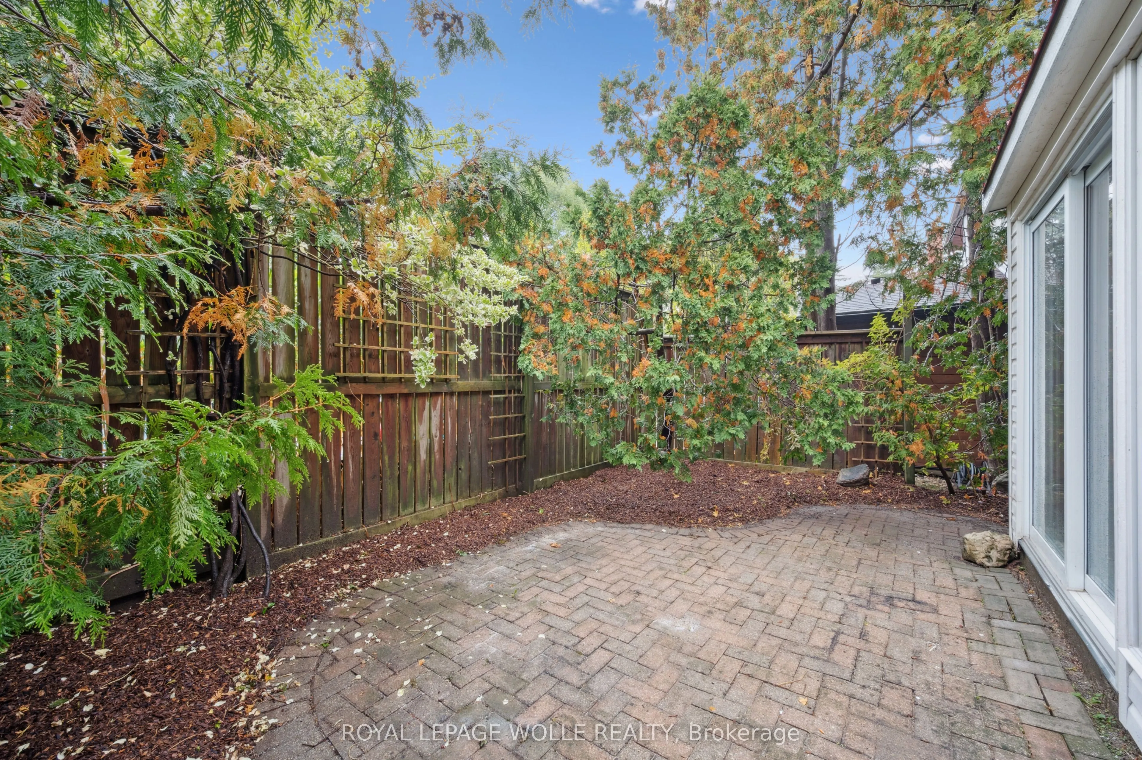 103 Dunbar Road S