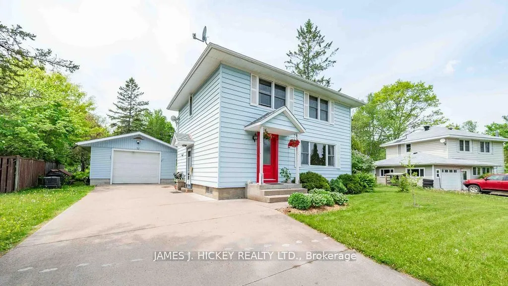 8 Tweedsmuir Place