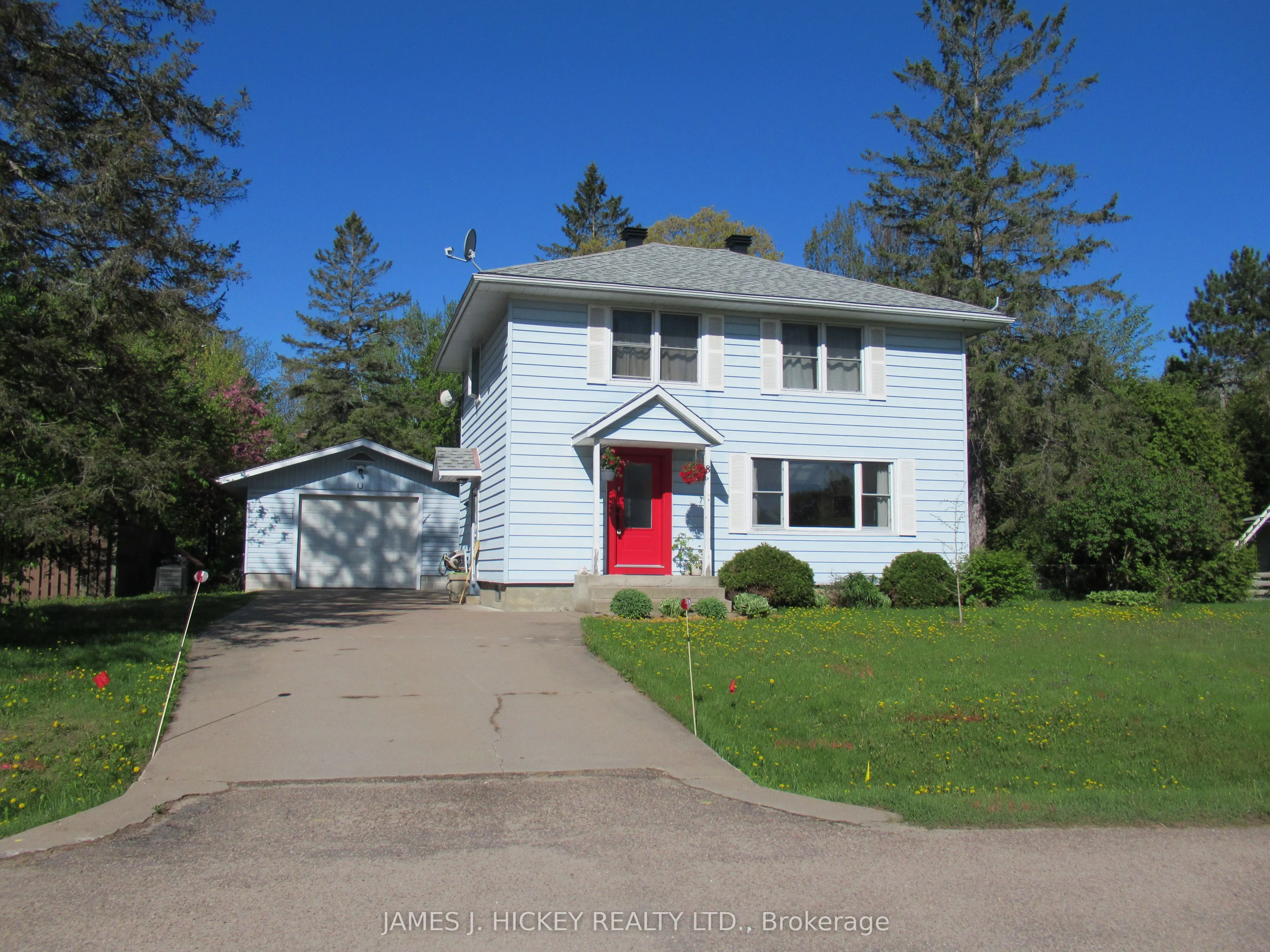 8 Tweedsmuir Place
