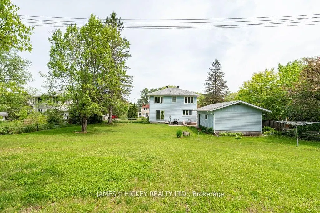 8 Tweedsmuir Place