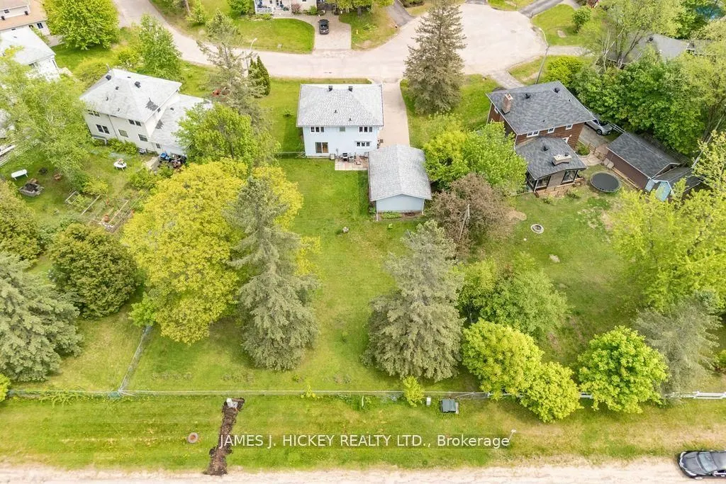 8 Tweedsmuir Place