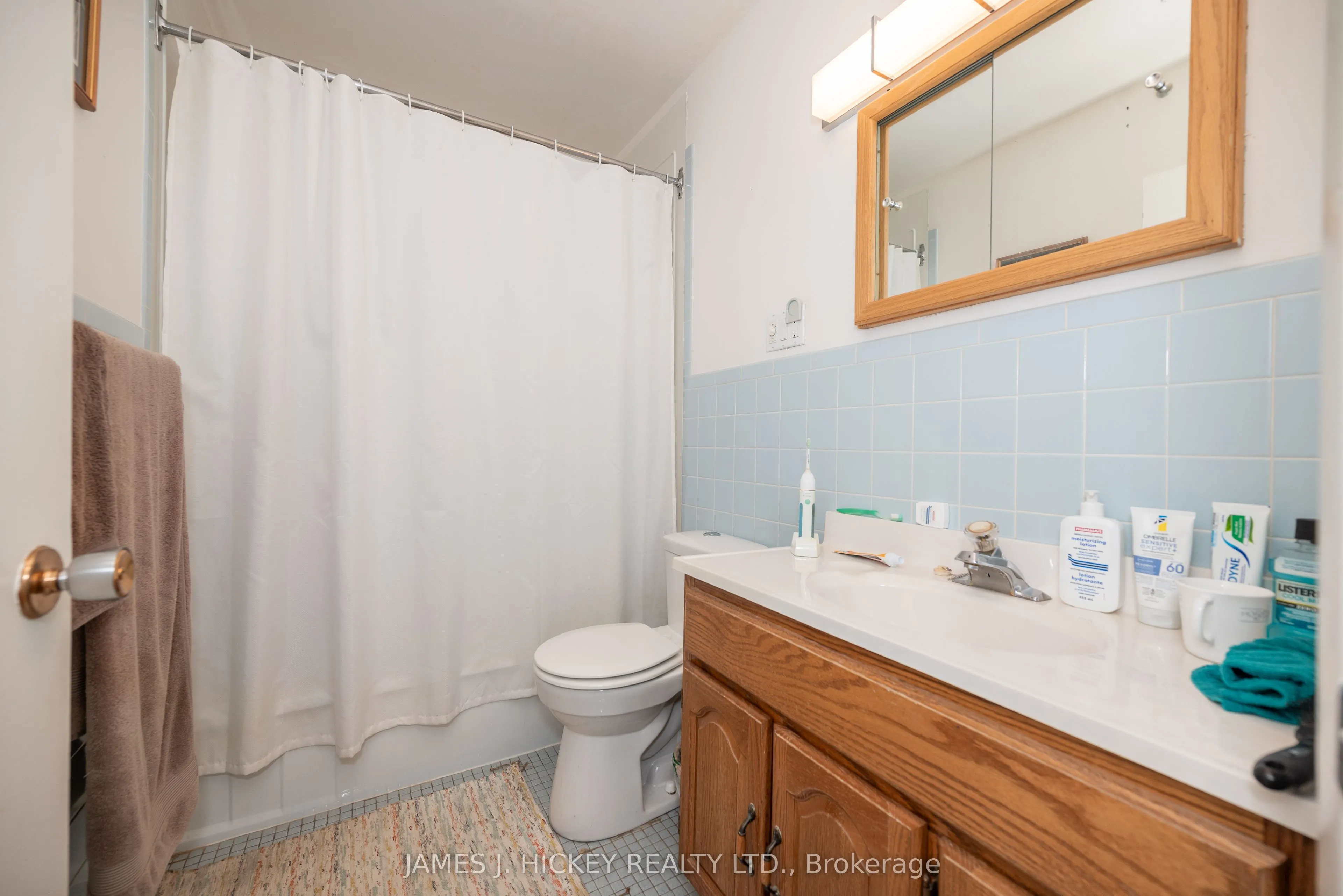8 Tweedsmuir Place