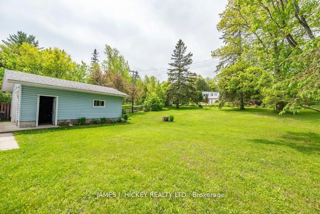 8 Tweedsmuir Place