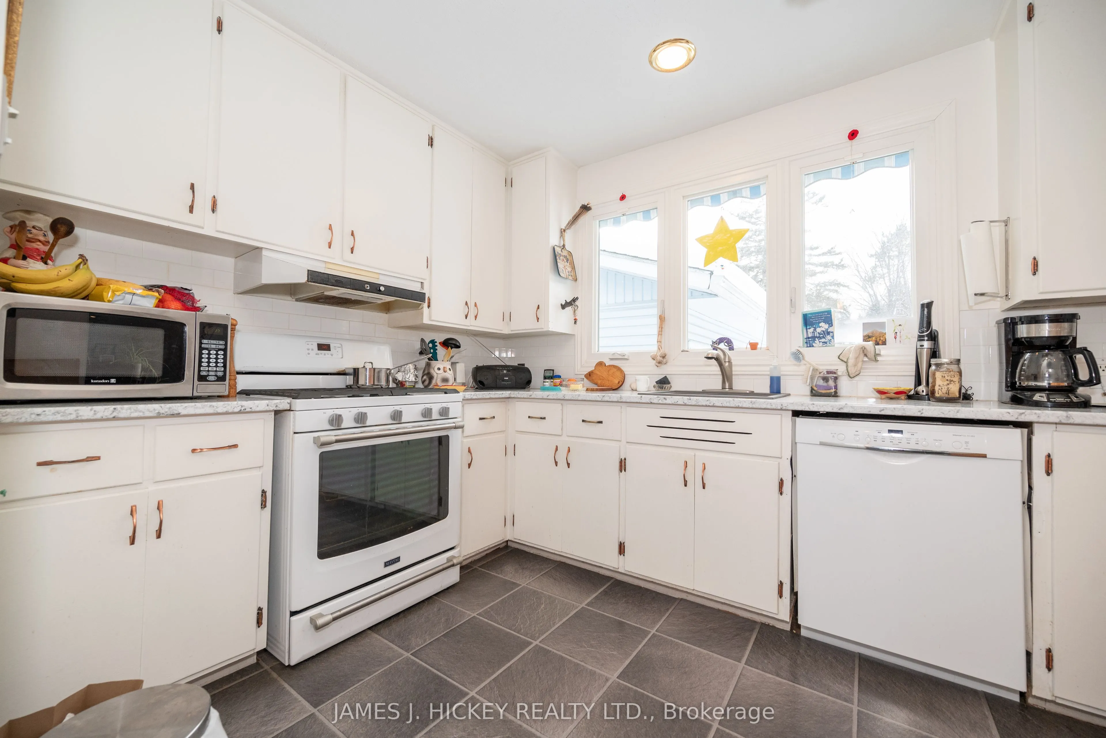 8 Tweedsmuir Place