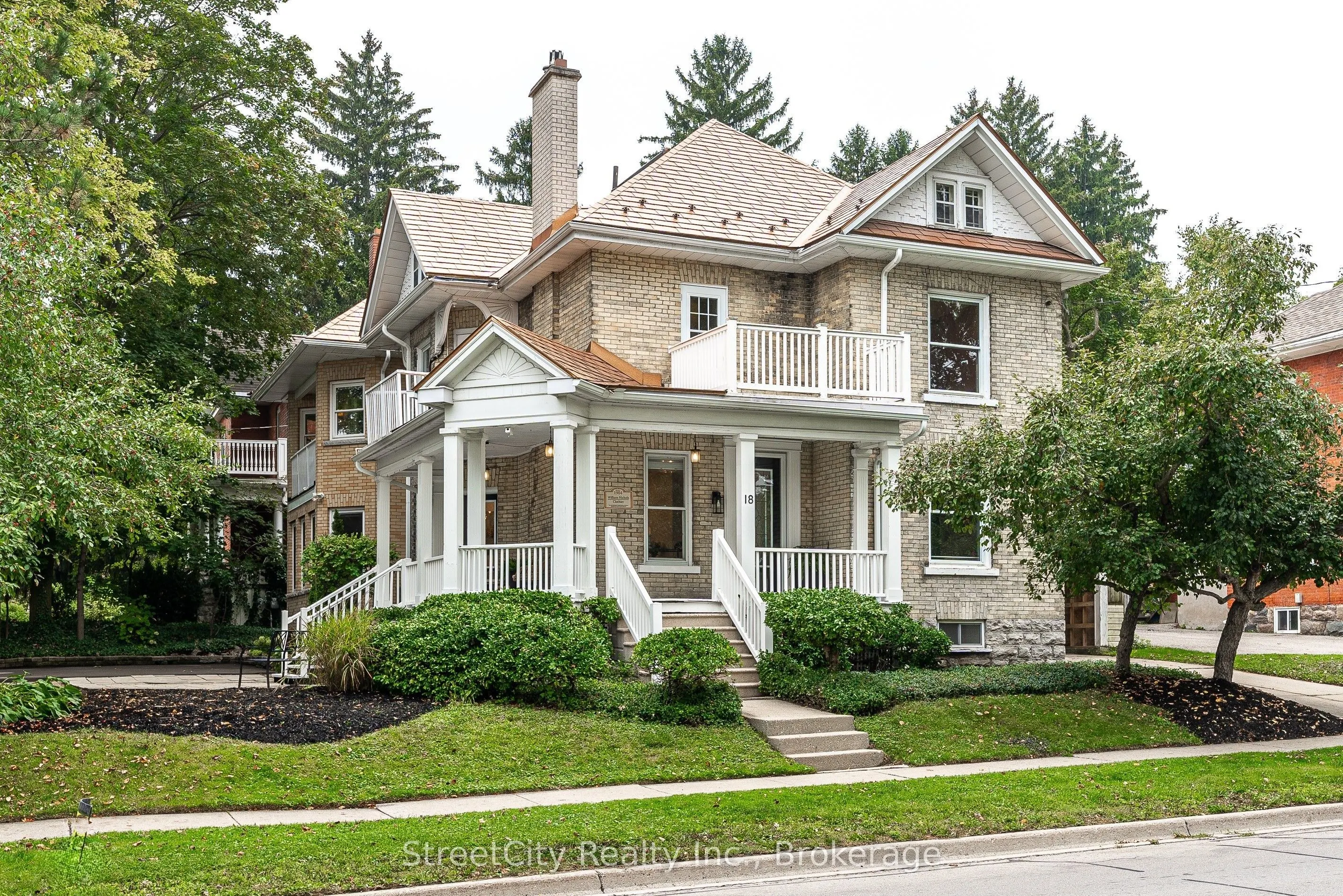 18 Waterloo Street N