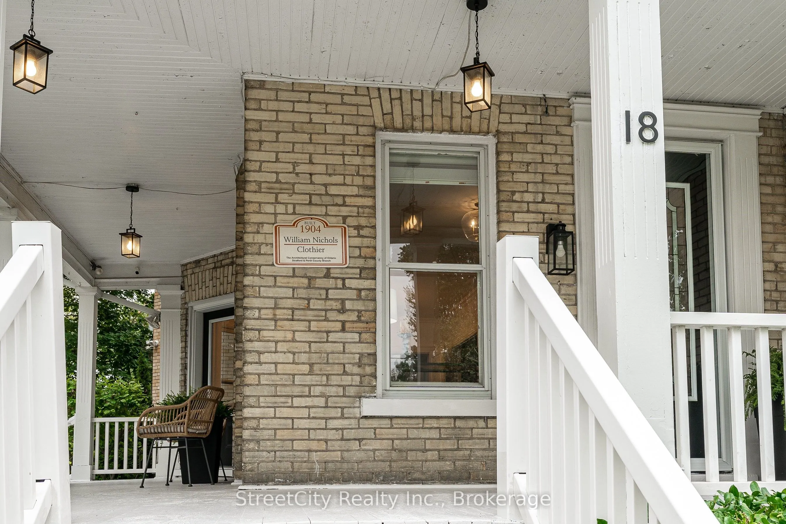 18 Waterloo Street N