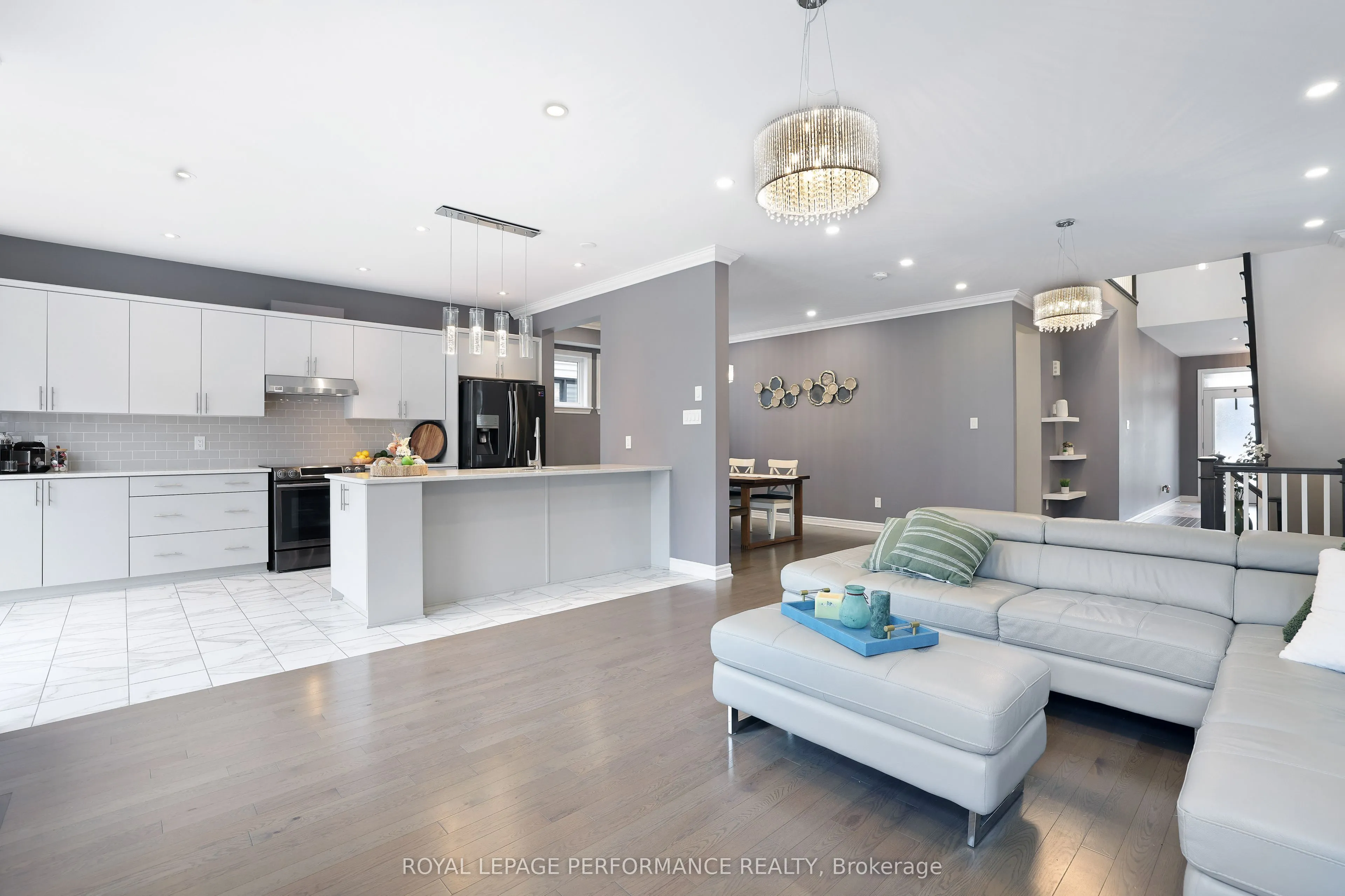 266 SHINLEAF Crescent