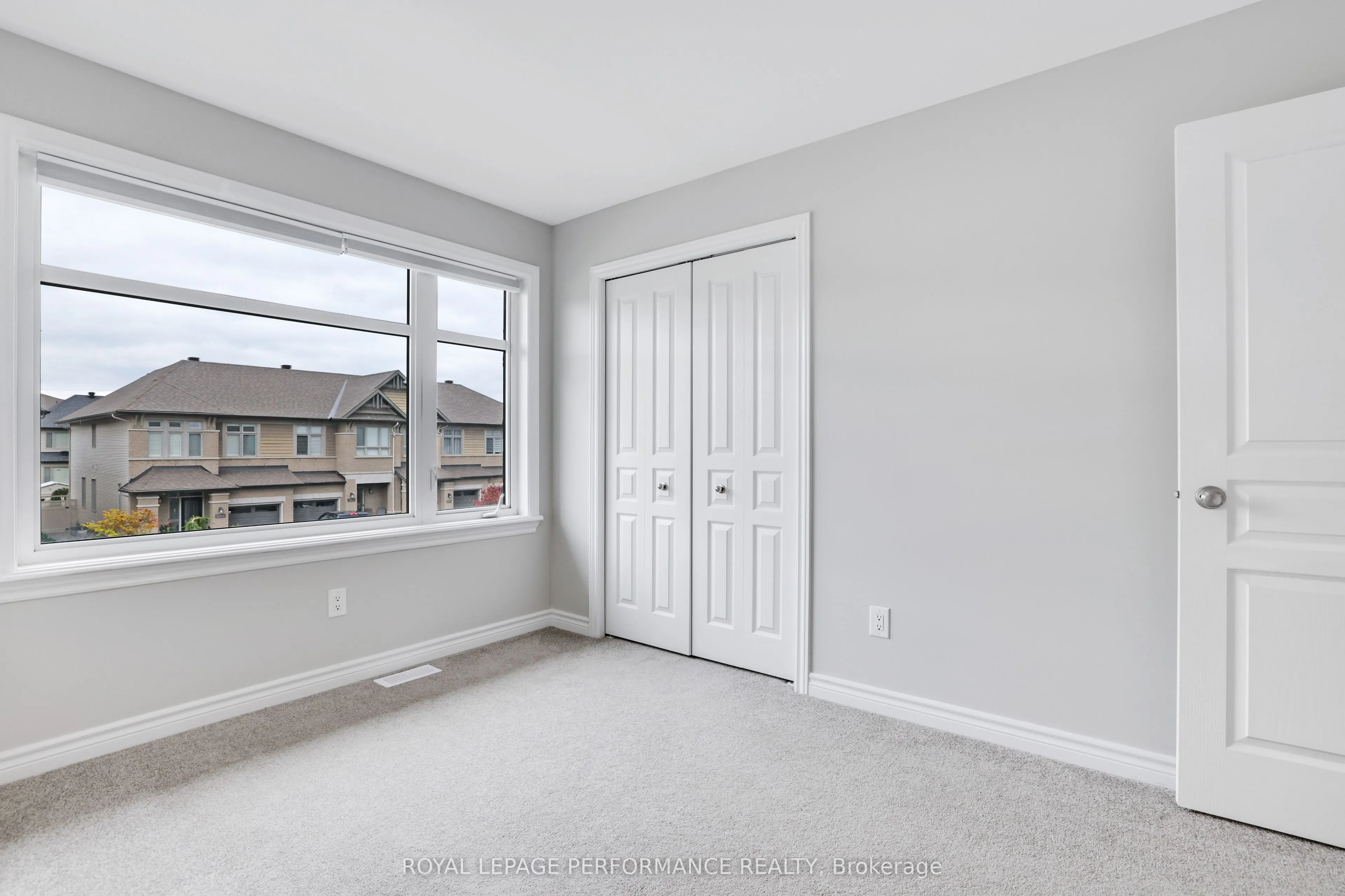266 SHINLEAF Crescent