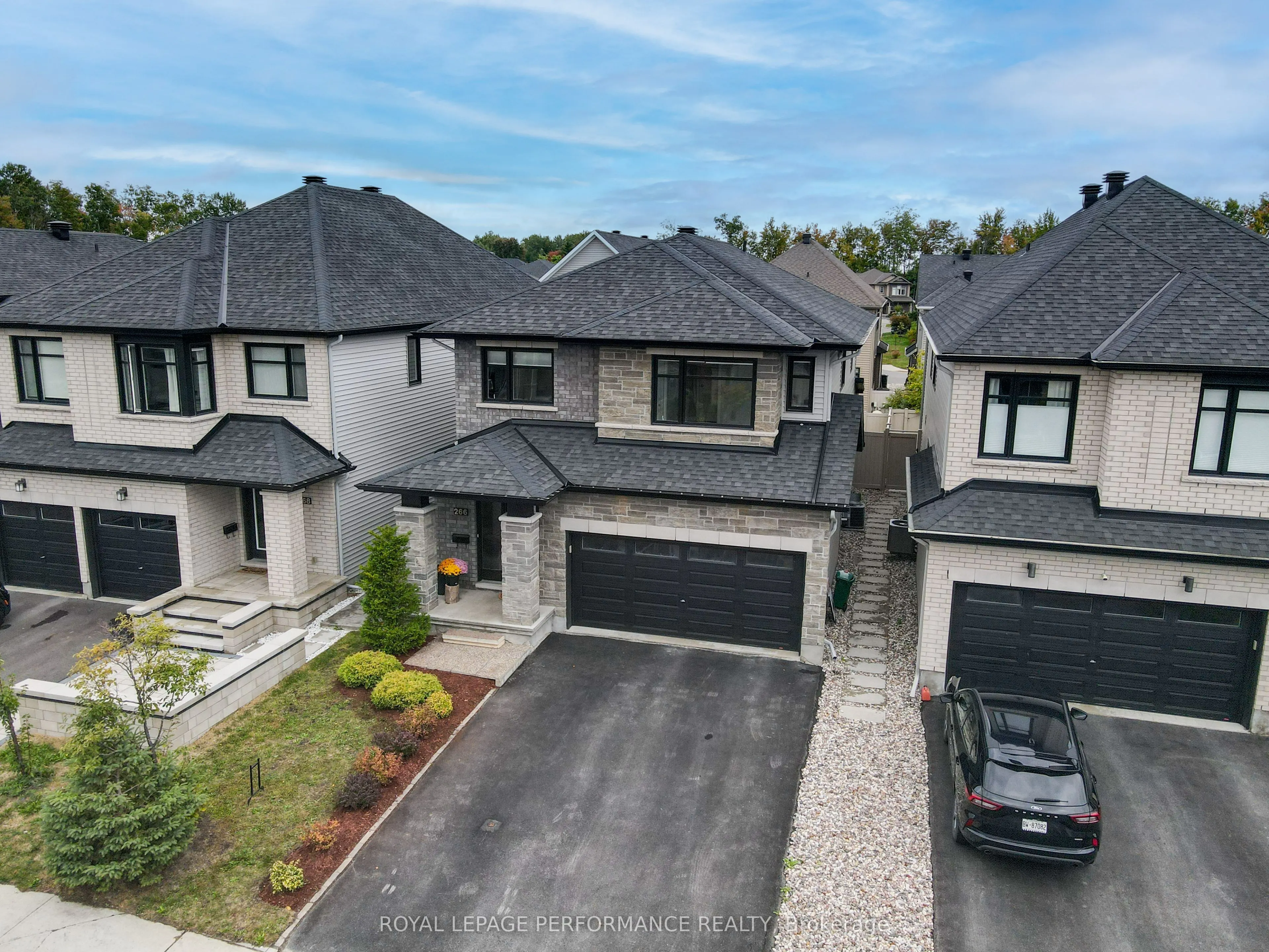 266 SHINLEAF Crescent