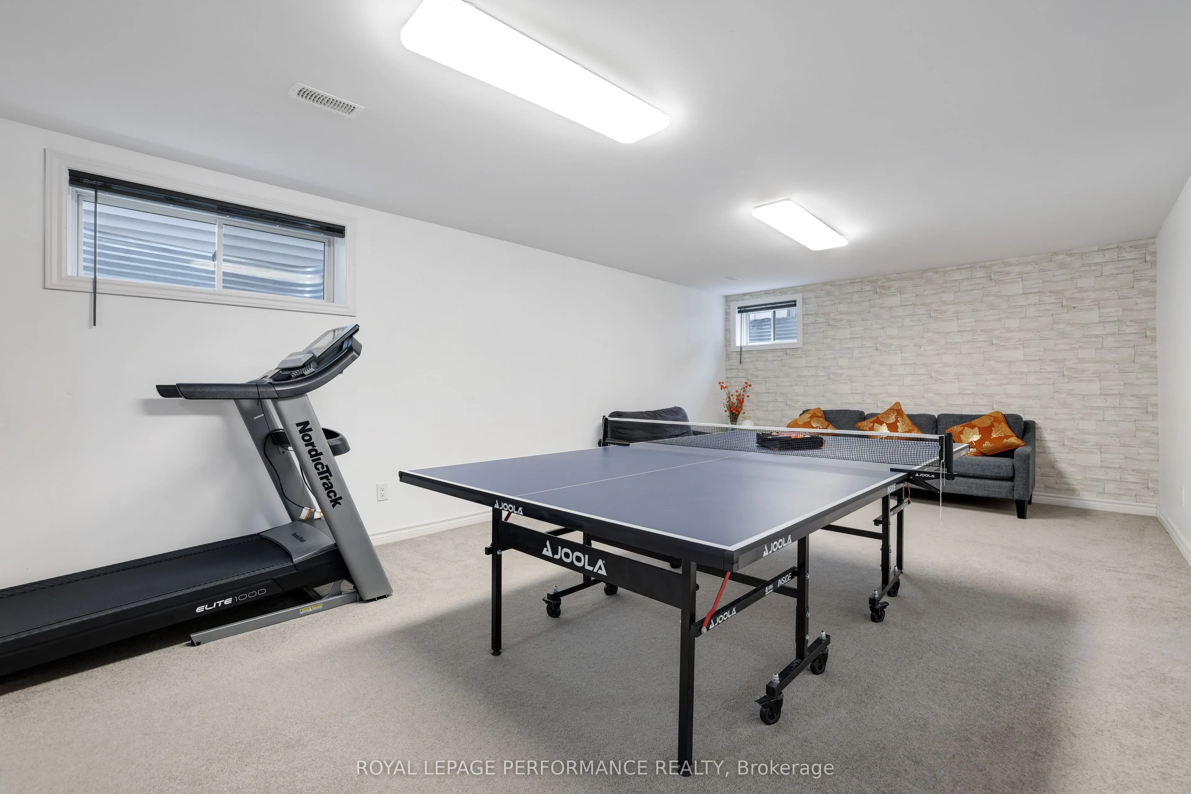 266 SHINLEAF Crescent