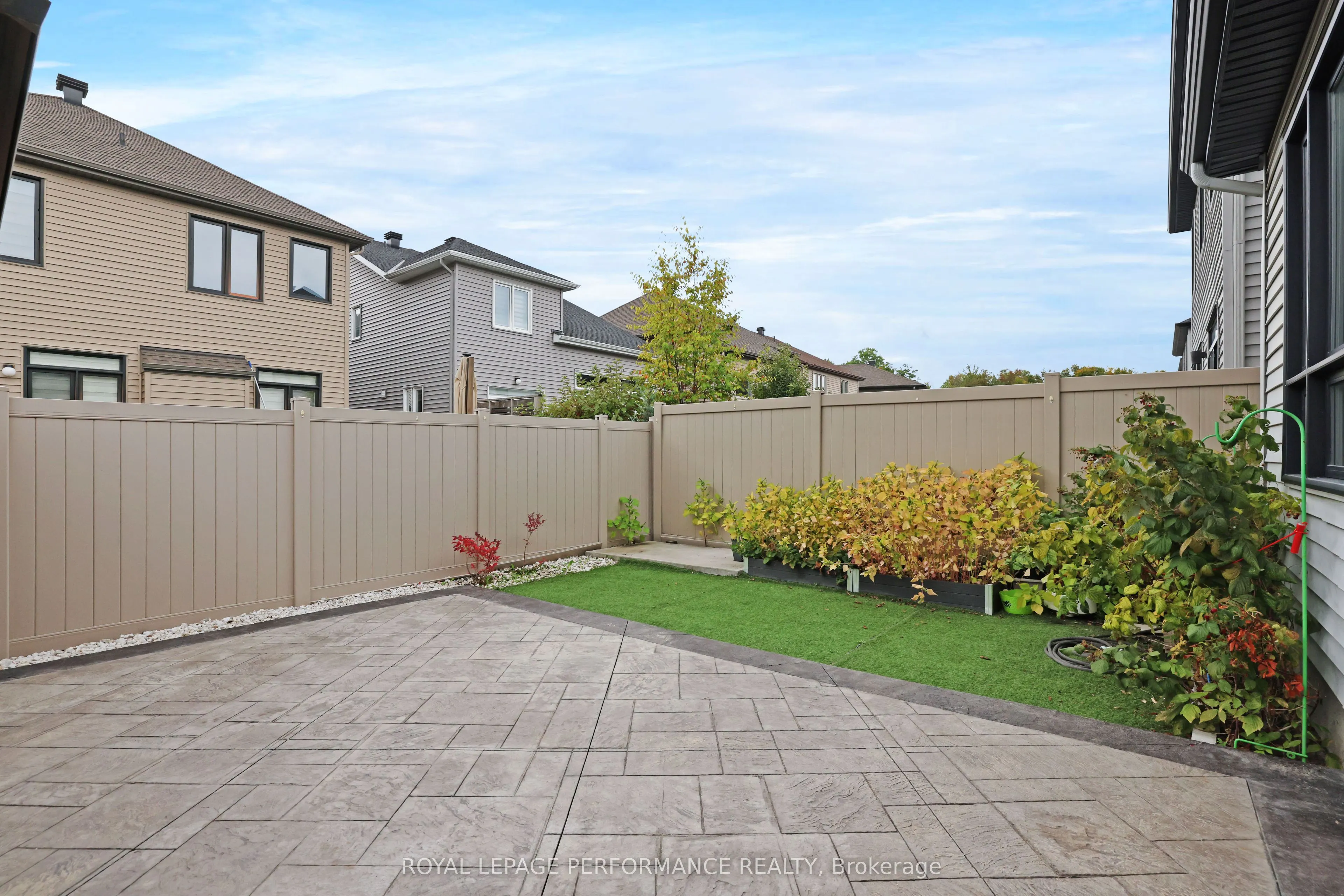 266 SHINLEAF Crescent