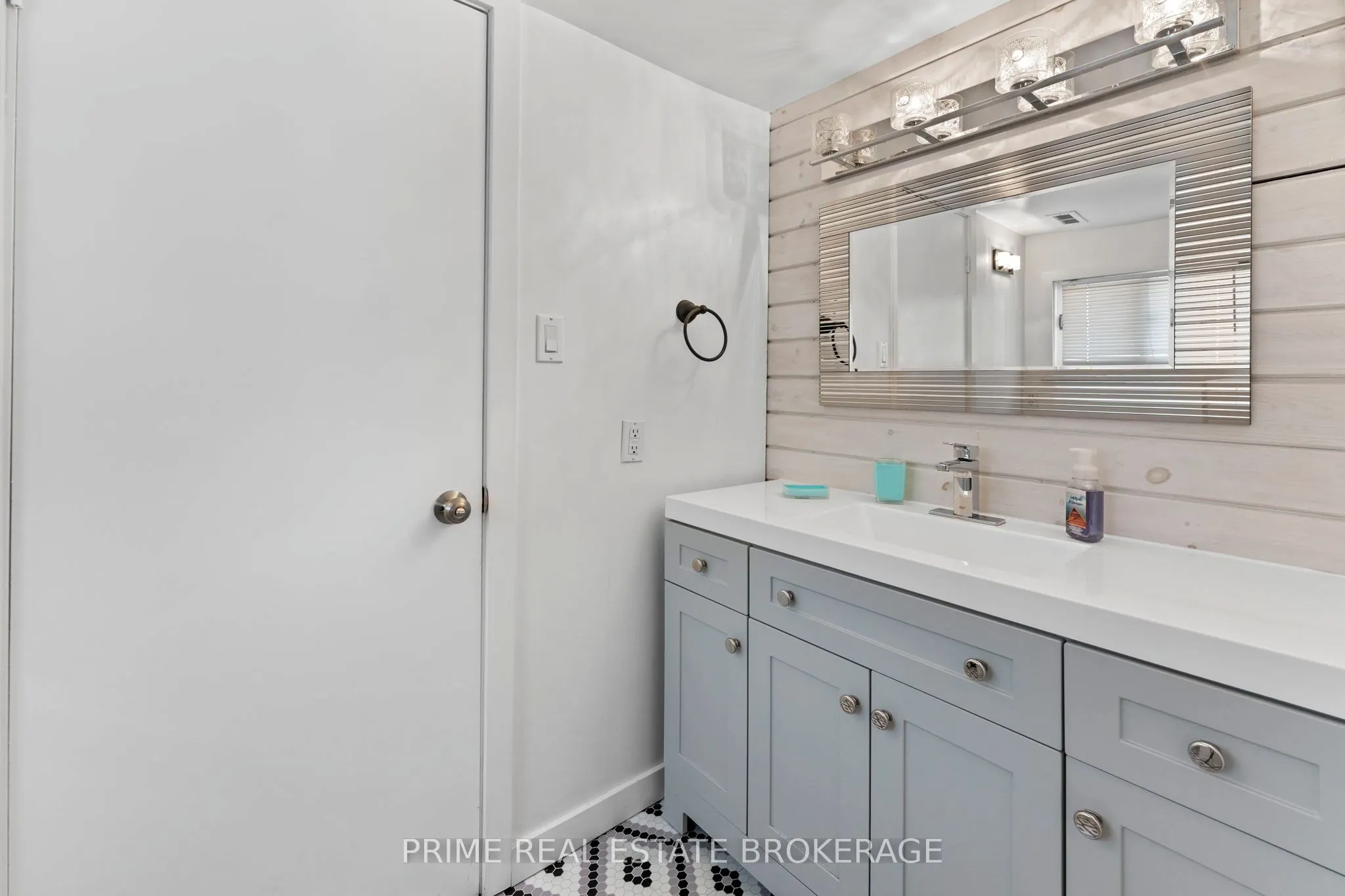 28 Woodward Avenue