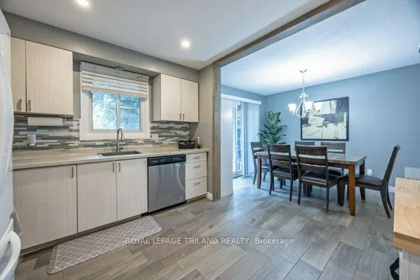 17 WINDING WAY Crescent