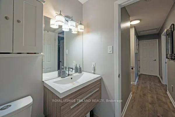 17 WINDING WAY Crescent