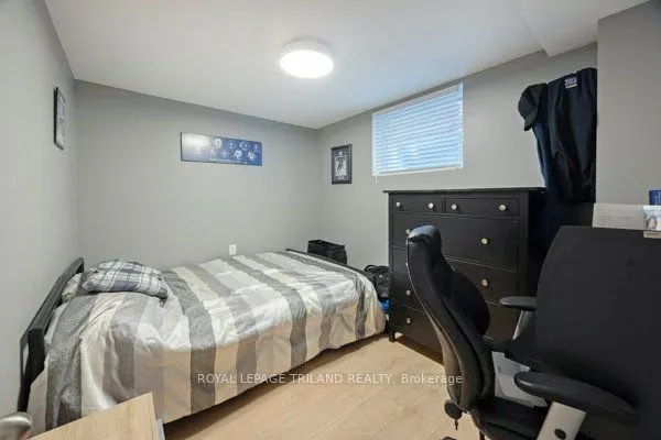 17 WINDING WAY Crescent