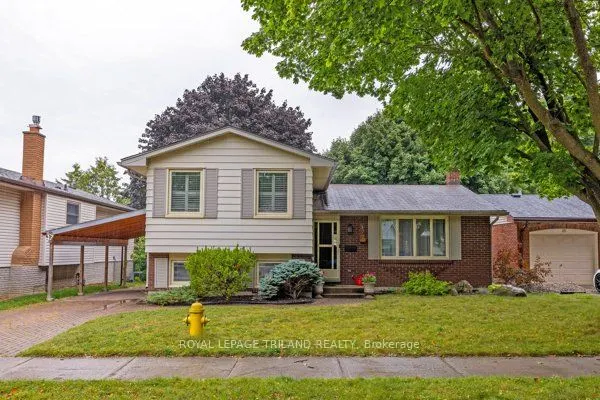17 WINDING WAY Crescent