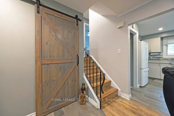 17 WINDING WAY Crescent