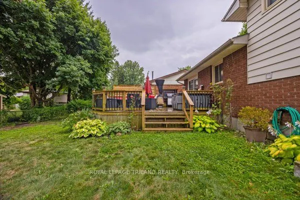 17 WINDING WAY Crescent