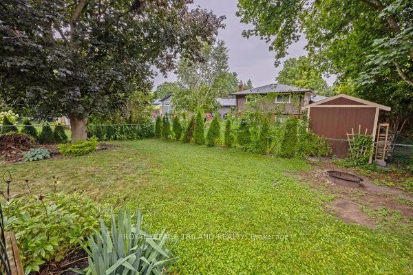 17 WINDING WAY Crescent