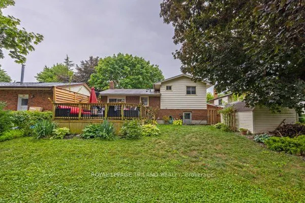 17 WINDING WAY Crescent