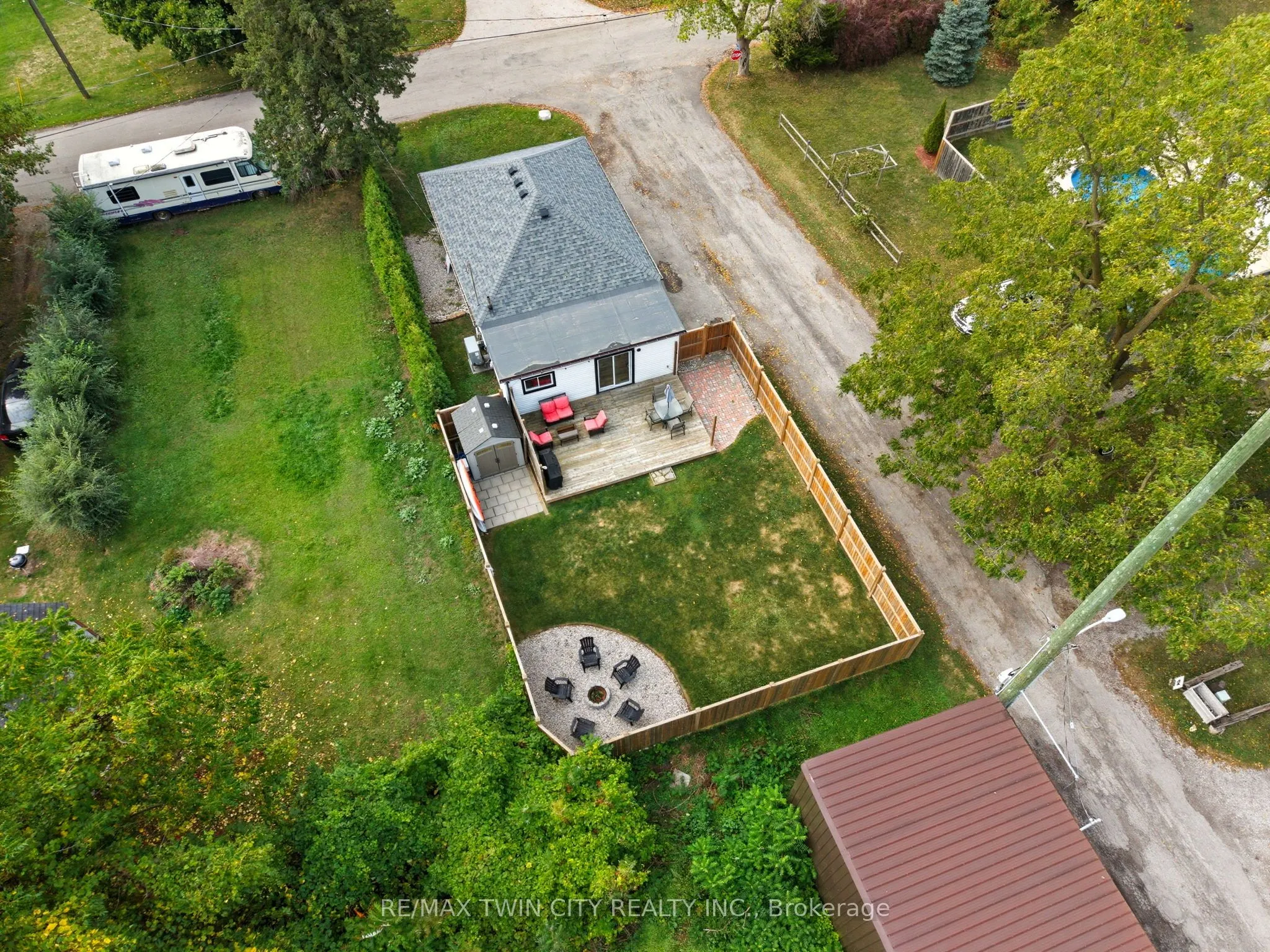 9 Curtis Avenue S