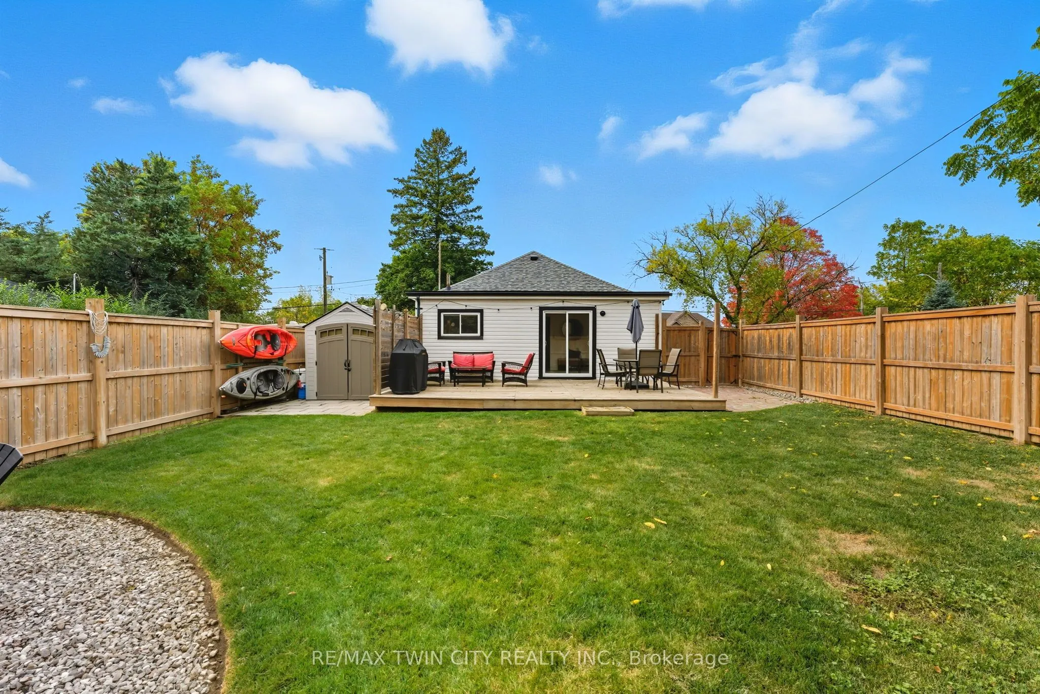 9 Curtis Avenue S