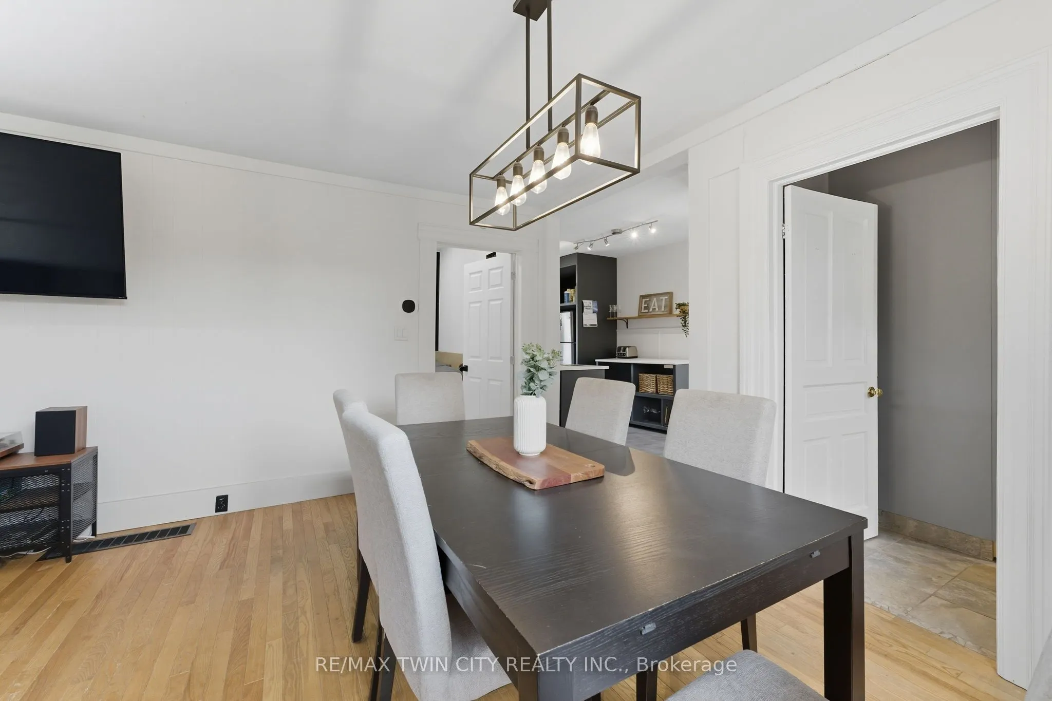 9 Curtis Avenue S