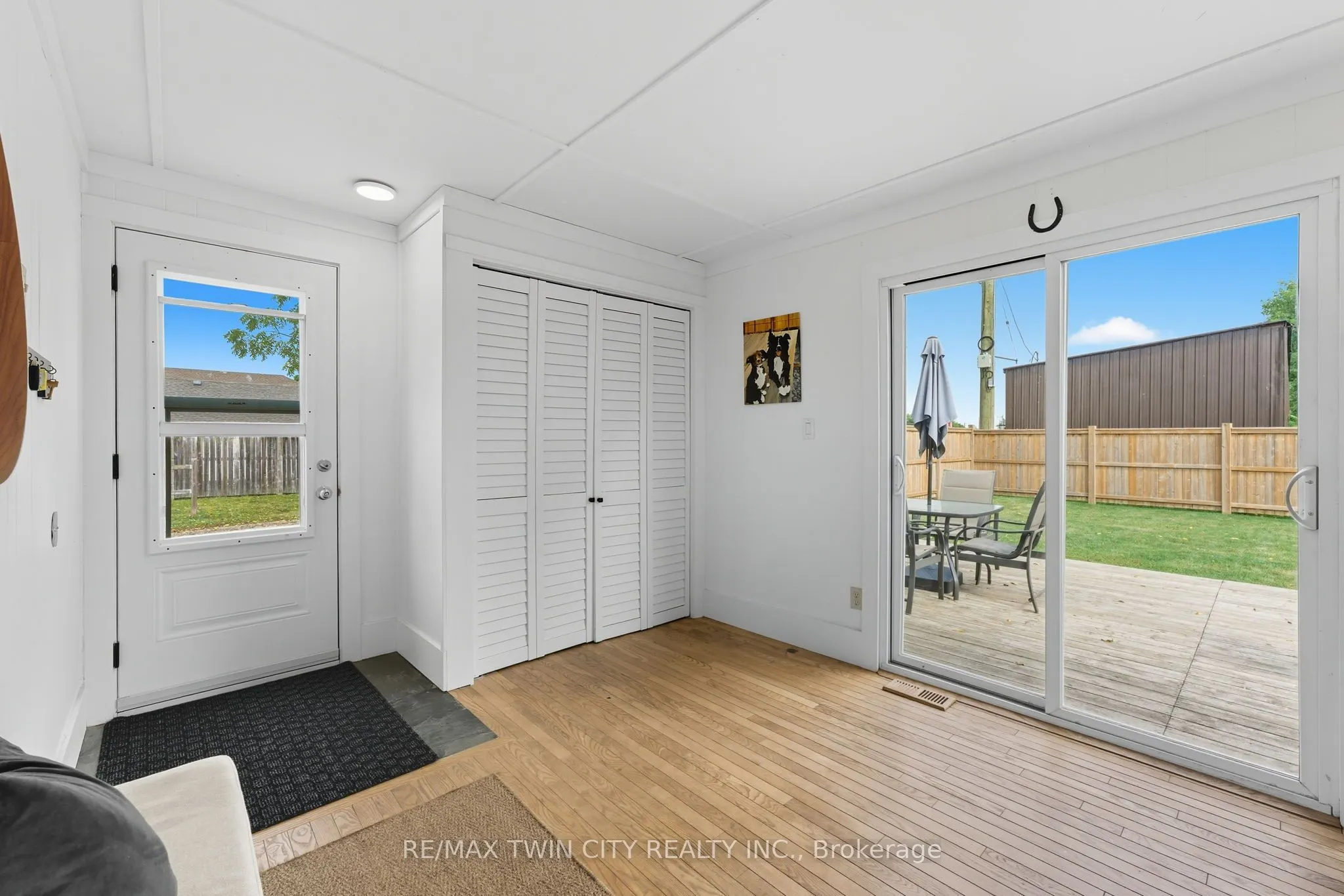 9 Curtis Avenue S