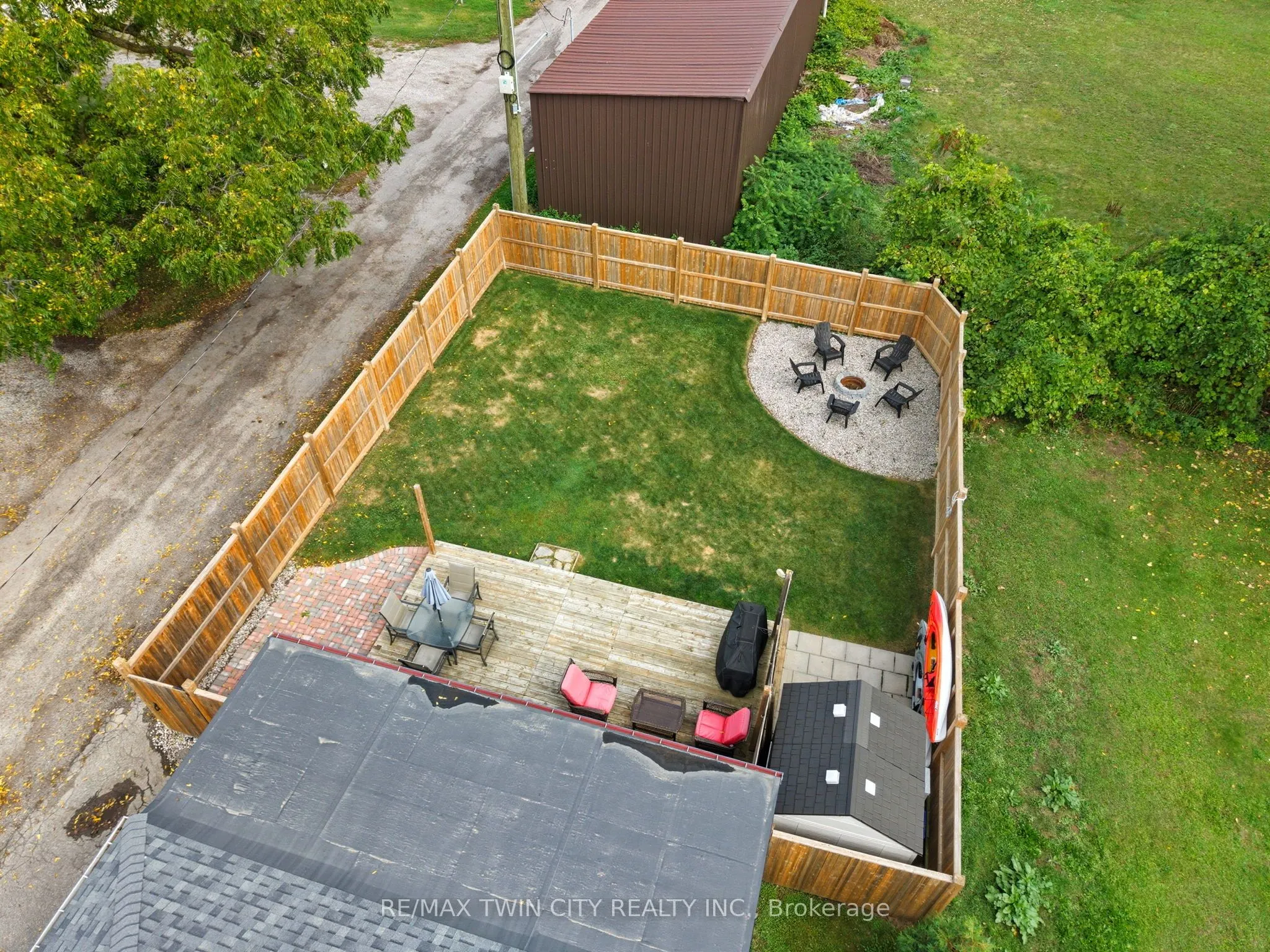 9 Curtis Avenue S