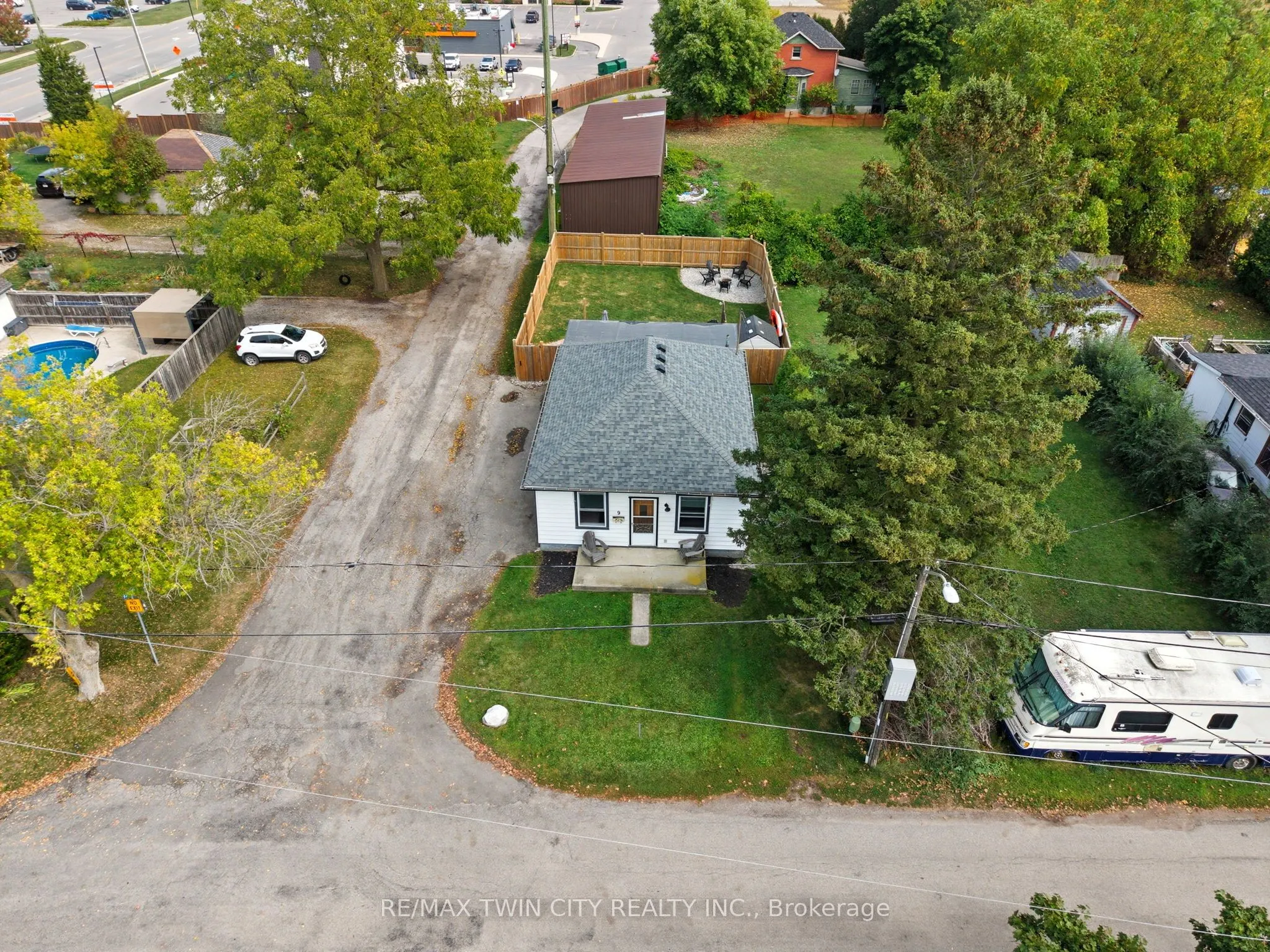 9 Curtis Avenue S