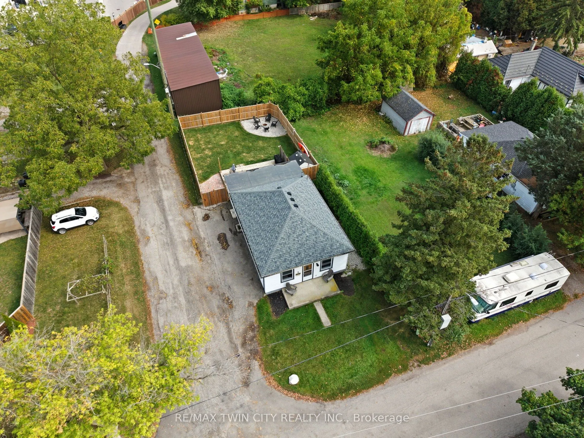 9 Curtis Avenue S