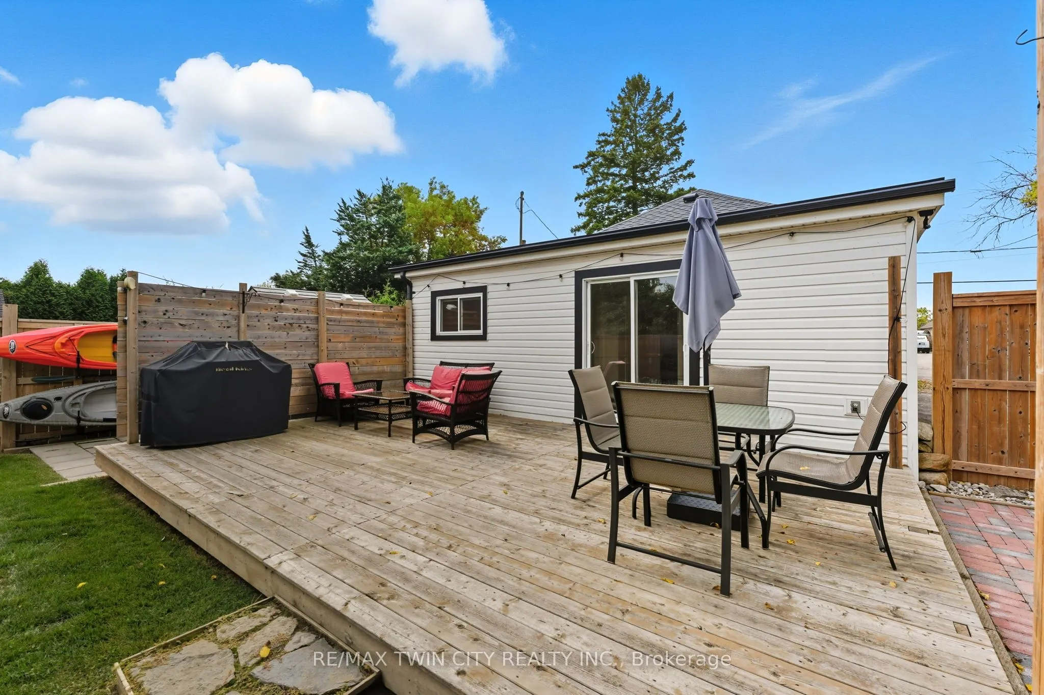 9 Curtis Avenue S