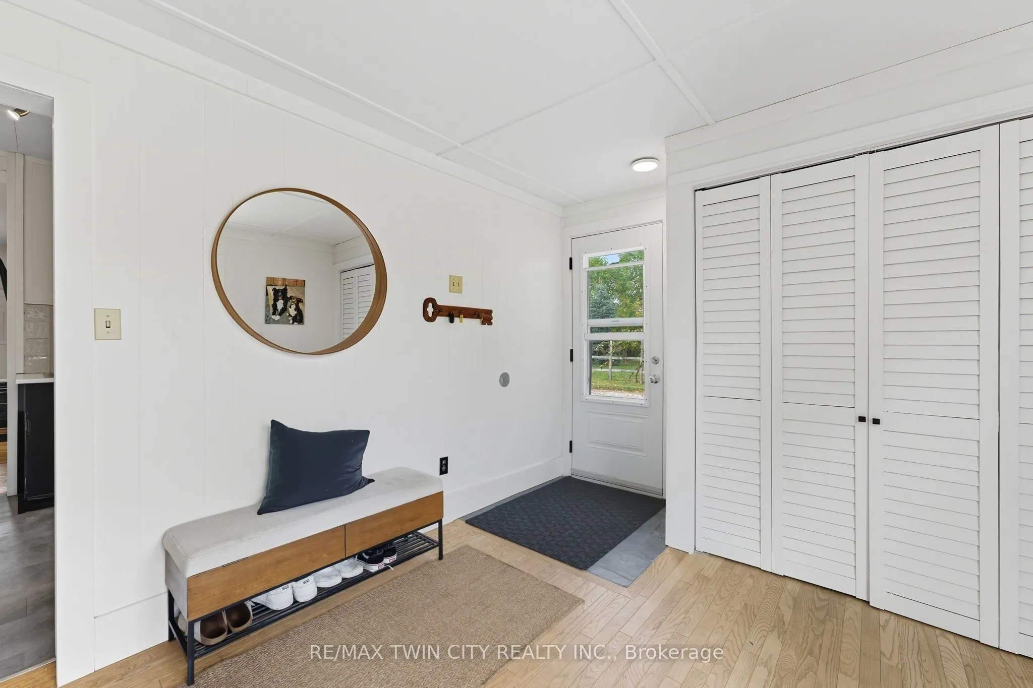9 Curtis Avenue S