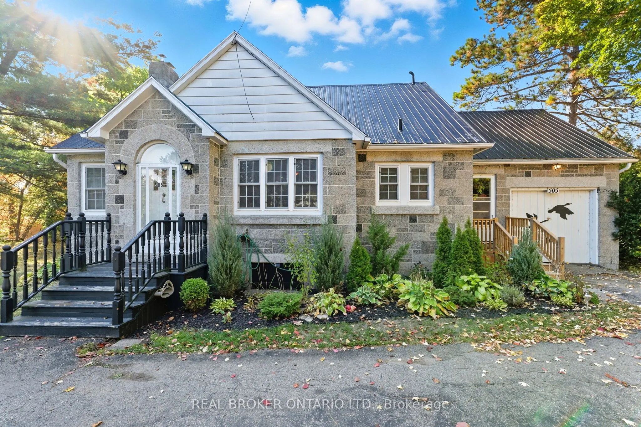 505 Main Street E